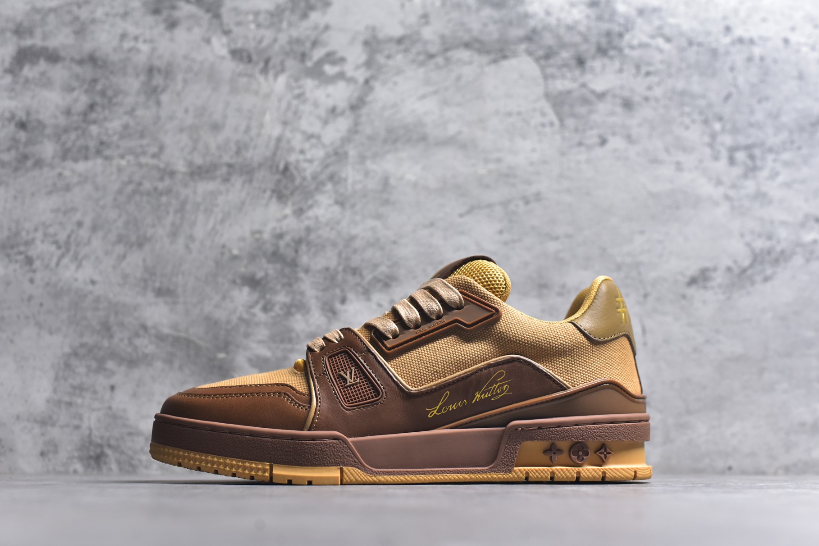 #AM-甄选 碾压市场7××版本 独家𝑻𝒓𝒂𝒊𝒏𝒆𝒓 现货入库💪🏻 救市品质 走量拉新神器 独家高定版最强平替 价格优势碾压市场 救市批次 高端零售 外贸专供 原版购入开发 正确空胶工艺 ZP级全套包装 完美楦型 正确卡色 大底TPU 质感媲美原版 细节与原版一致 注意区分市面通货 比肩高定 尺码：39-46-选品中心