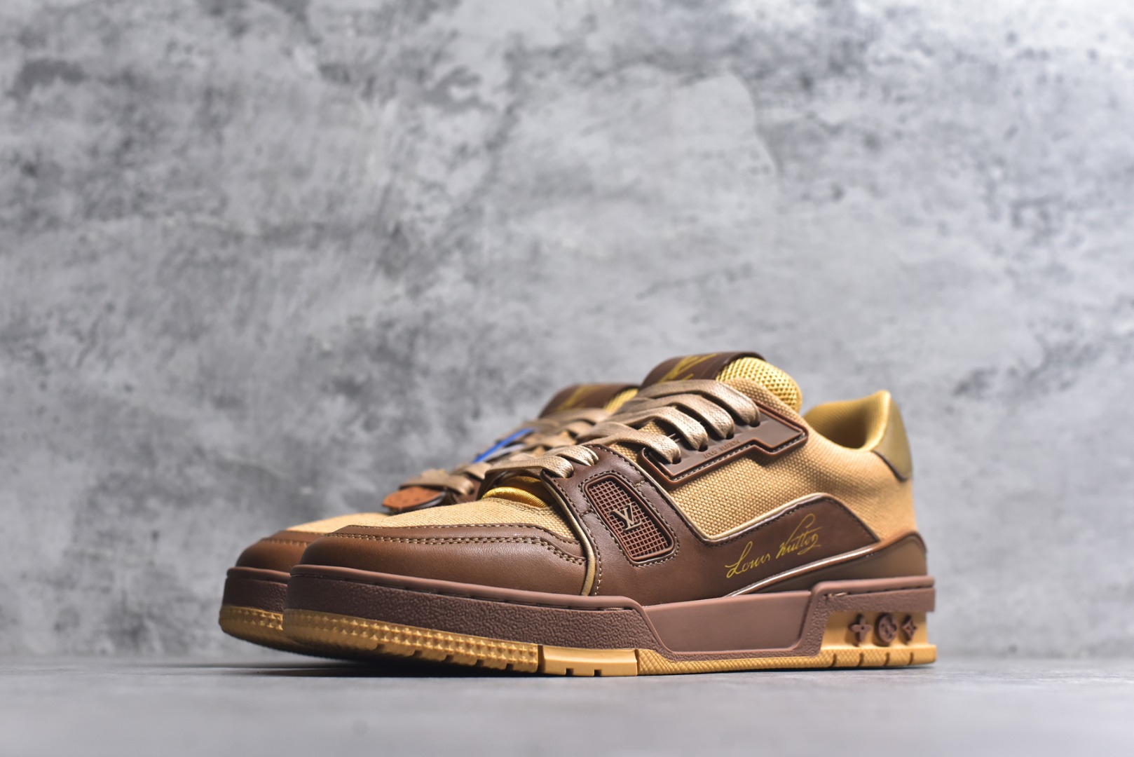 图片[2]-#AM-甄选 碾压市场7××版本 独家𝑻𝒓𝒂𝒊𝒏𝒆𝒓 现货入库💪🏻 救市品质 走量拉新神器 独家高定版最强平替 价格优势碾压市场 救市批次 高端零售 外贸专供 原版购入开发 正确空胶工艺 ZP级全套包装 完美楦型 正确卡色 大底TPU 质感媲美原版 细节与原版一致 注意区分市面通货 比肩高定 尺码：39-46-选品中心