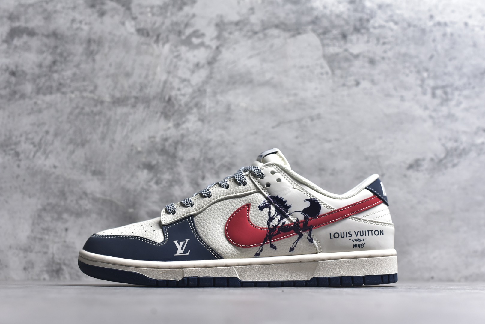 #Nike SB Dunk Low LV联名 马年限定 周年高端定制 低帮休闲板鞋 #定制鞋盒 大厂纯原品质出货 超高清洁度 皮料切割干净无任何毛边 细节完美 货号：JJ3508-563 尺码：36 36.5 37.5 38 38.5 39 40 40.5 41 42 42.5 43 44 44.5 45-选品中心