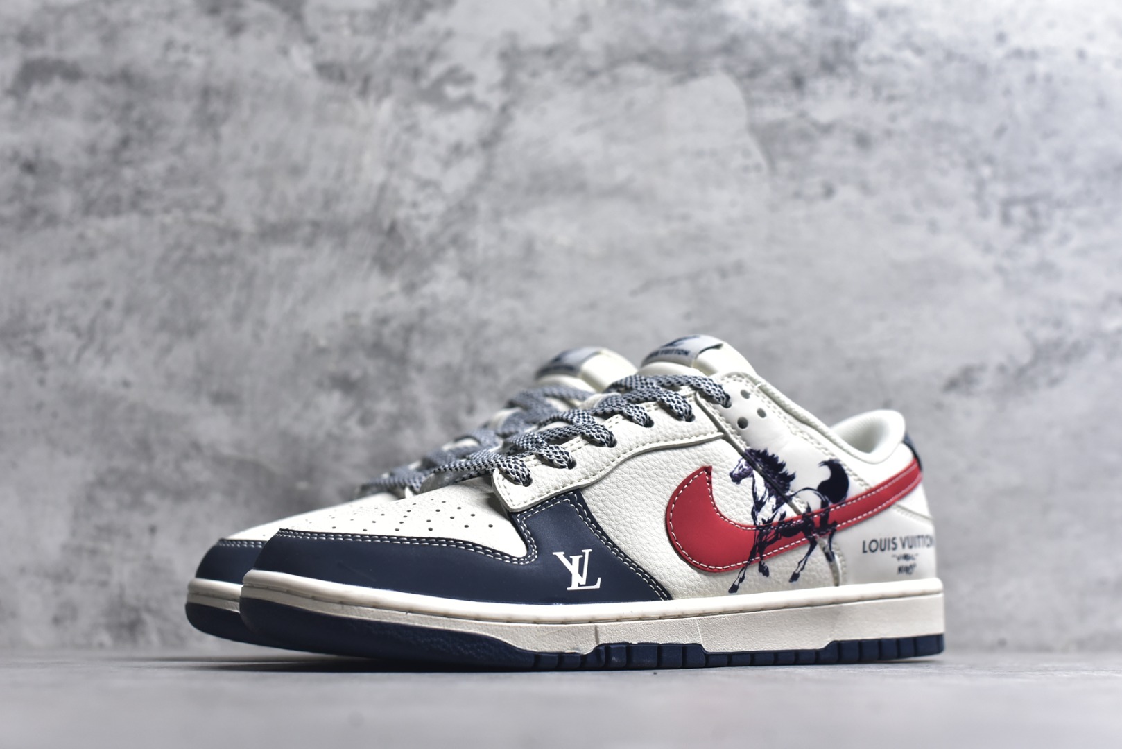 图片[2]-#Nike SB Dunk Low LV联名 马年限定 周年高端定制 低帮休闲板鞋 #定制鞋盒 大厂纯原品质出货 超高清洁度 皮料切割干净无任何毛边 细节完美 货号：JJ3508-563 尺码：36 36.5 37.5 38 38.5 39 40 40.5 41 42 42.5 43 44 44.5 45-选品中心
