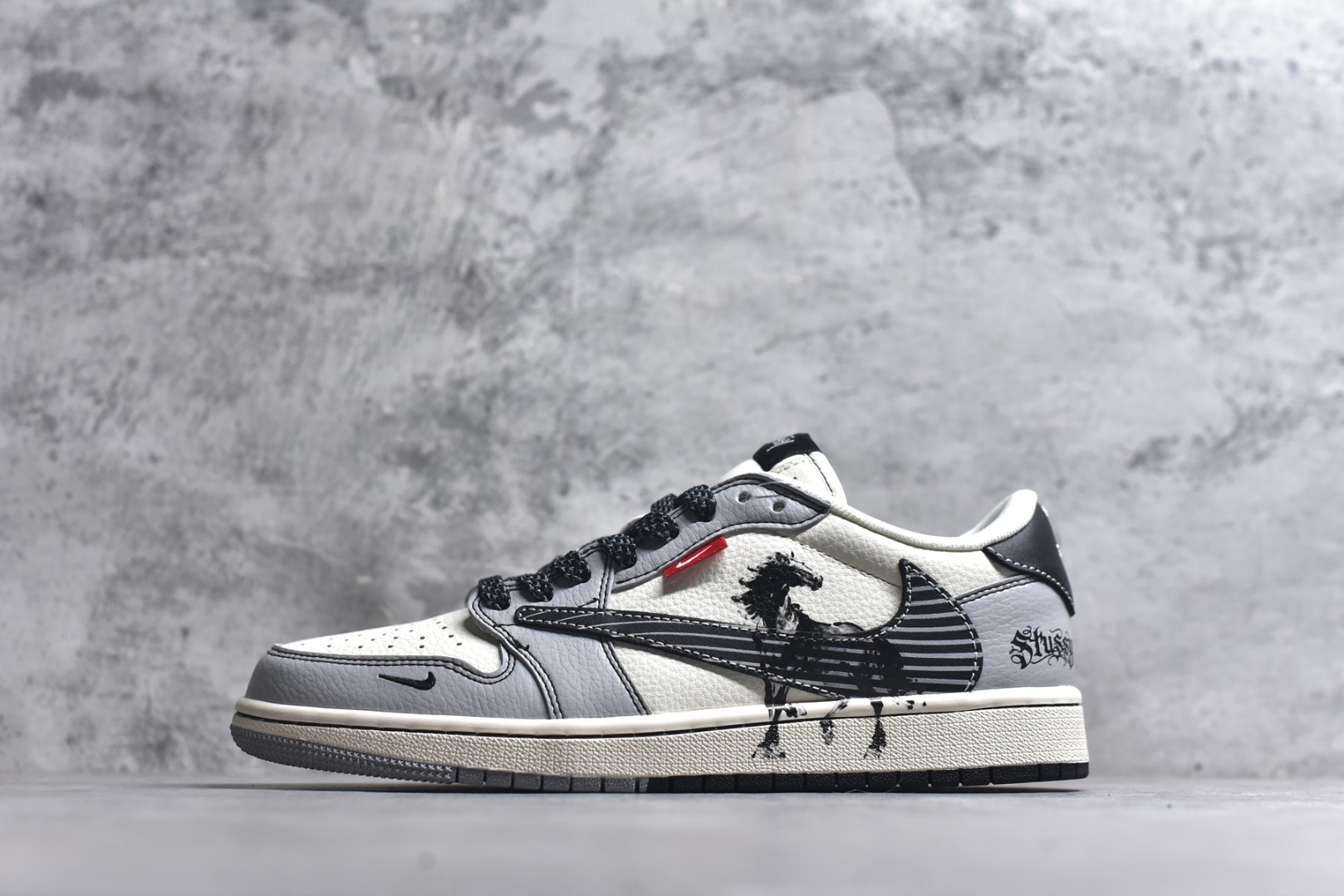 #Air Jordan 1 Low AJ1 乔1马年限定 千里马 高端定制 低帮复古篮球鞋 #定制鞋盒 大厂纯原品质出货 超高清洁度 皮料切割干净无任何毛边 细节完美 货号：JJ3508-550 尺码：36 36.5 37.5 38 38.5 39 40 40.5 41 42 42.5 43 44 44.5 45-选品中心