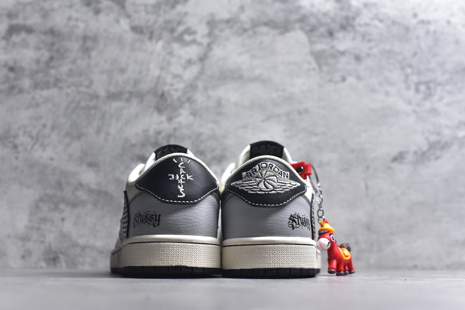 图片[5]-#Air Jordan 1 Low AJ1 乔1马年限定 千里马 高端定制 低帮复古篮球鞋 #定制鞋盒 大厂纯原品质出货 超高清洁度 皮料切割干净无任何毛边 细节完美 货号：JJ3508-550 尺码：36 36.5 37.5 38 38.5 39 40 40.5 41 42 42.5 43 44 44.5 45-选品中心