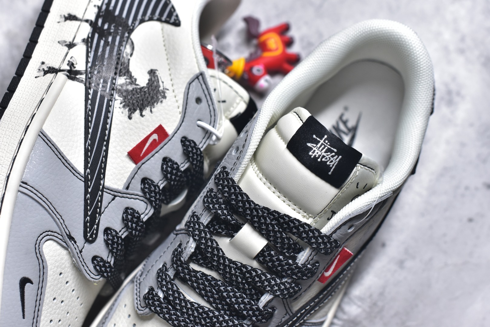 图片[9]-#Air Jordan 1 Low AJ1 乔1马年限定 千里马 高端定制 低帮复古篮球鞋 #定制鞋盒 大厂纯原品质出货 超高清洁度 皮料切割干净无任何毛边 细节完美 货号：JJ3508-550 尺码：36 36.5 37.5 38 38.5 39 40 40.5 41 42 42.5 43 44 44.5 45-选品中心