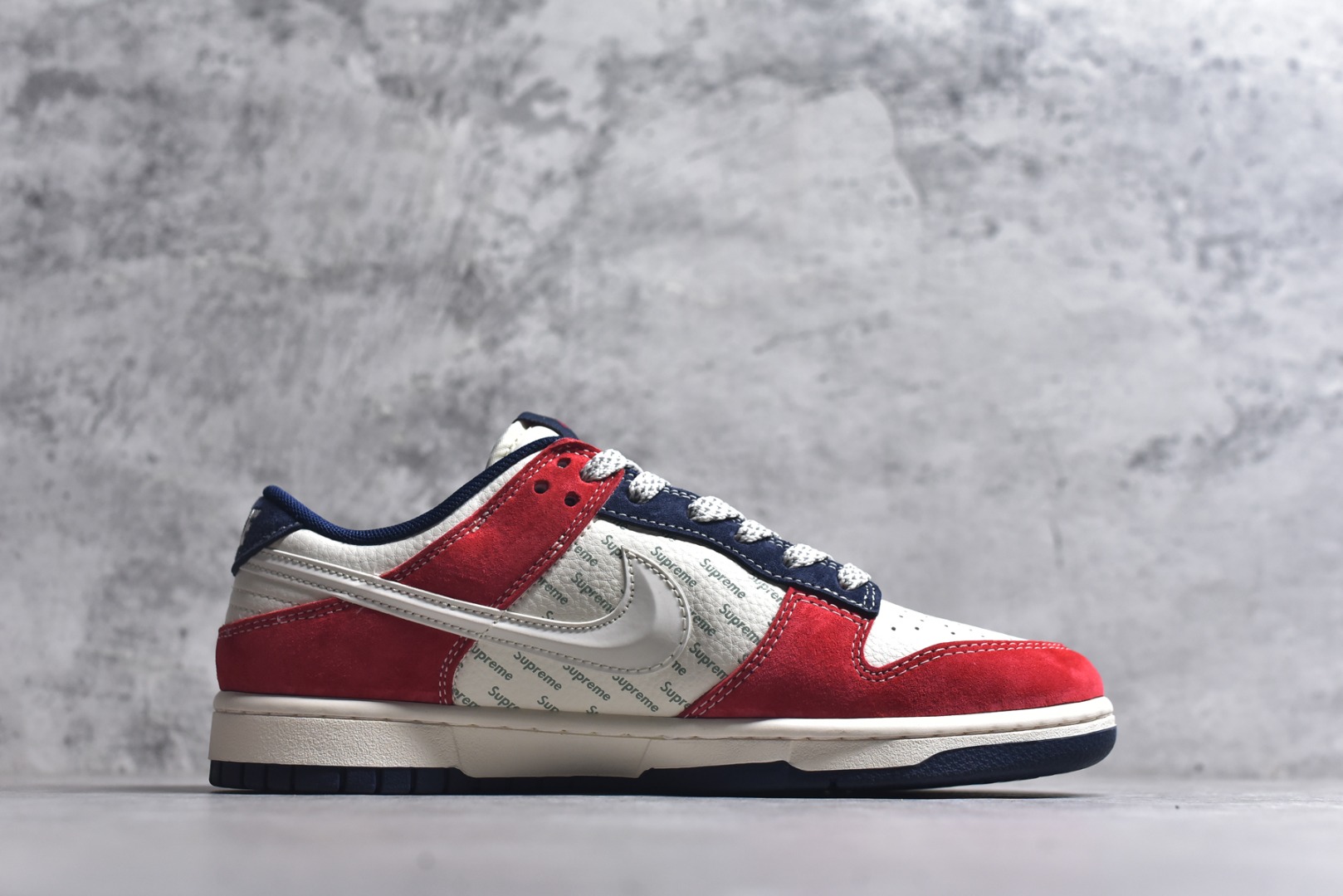 图片[3]-#Nike SB Dunk Low Supreme联名 马年限定 周年高端定制 低帮休闲板鞋 #定制鞋盒 大厂纯原品质出货 超高清洁度 皮料切割干净无任何毛边 细节完美 货号：FC7688-209 尺码：36 36.5 37.5 38 38.5 39 40 40.5 41 42 42.5 43 44 44.5 45-选品中心