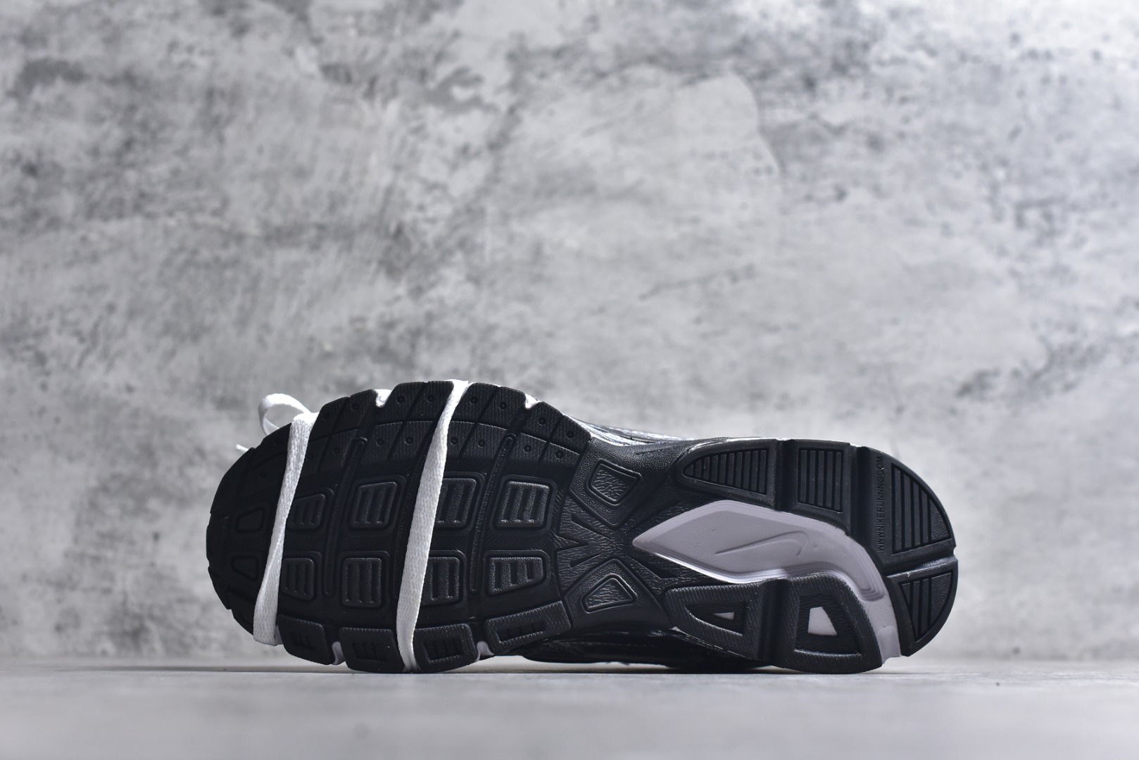 图片[6]-#Nike WMNS NIKE INITIAOR 复古单品 专为实现舒适畅跑而打造，Nike lnitiator跑步鞋采用透气鞋面，巧搭轻量中底，提供轻盈减震防护效果动态支撑减震防滑耐磨透气 低帮 休闲跑步鞋 货号：IB4339-033 尺码：36 36.5 37.5 38 38.5 39 40 40.5 41 42 42.5 43 44 45-选品中心