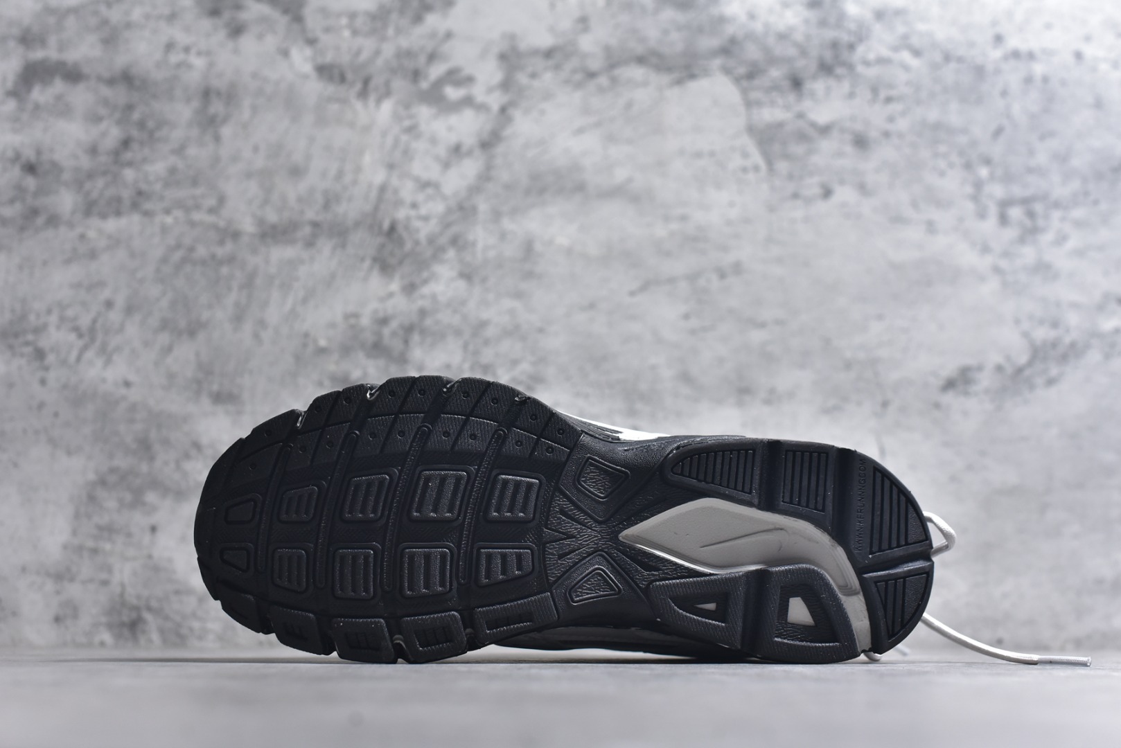 图片[6]-#Nike WMNS NIKE INITIAOR 复古单品 专为实现舒适畅跑而打造，Nike lnitiator跑步鞋采用透气鞋面，巧搭轻量中底，提供轻盈减震防护效果动态支撑减震防滑耐磨透气 低帮 休闲跑步鞋 货号：IB4339-031 尺码：36 36.5 37.5 38 38.5 39 40 40.5 41 42 42.5 43 44 45-选品中心