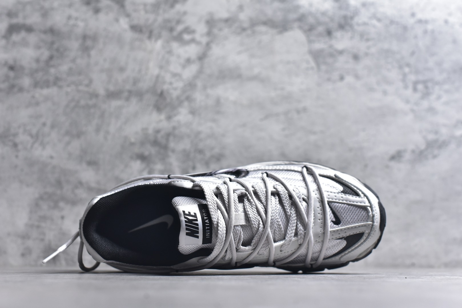 图片[4]-#Nike WMNS NIKE INITIAOR 复古单品 专为实现舒适畅跑而打造，Nike lnitiator跑步鞋采用透气鞋面，巧搭轻量中底，提供轻盈减震防护效果动态支撑减震防滑耐磨透气 低帮 休闲跑步鞋 货号：IB4339-031 尺码：36 36.5 37.5 38 38.5 39 40 40.5 41 42 42.5 43 44 45-选品中心