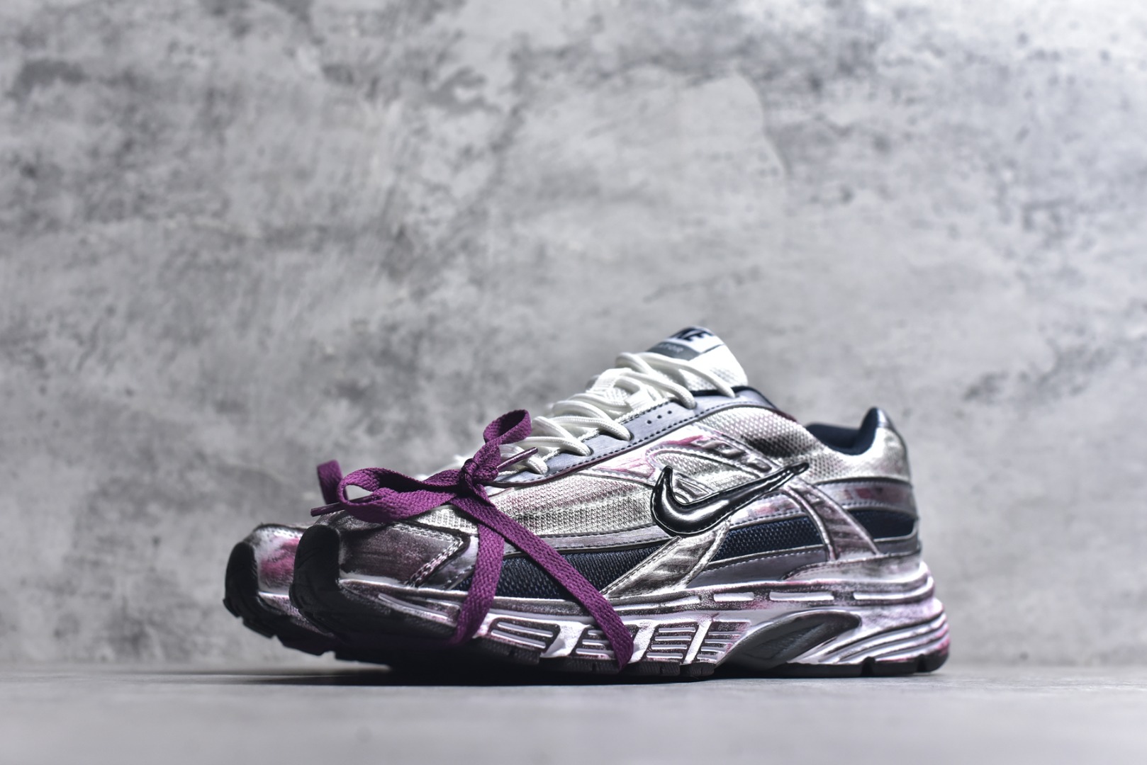 图片[2]-#Nike WMNS NIKE INITIAOR 复古单品 专为实现舒适畅跑而打造，Nike lnitiator跑步鞋采用透气鞋面，巧搭轻量中底，提供轻盈减震防护效果动态支撑减震防滑耐磨透气 低帮 休闲跑步鞋 货号：IB4339-035 尺码：36 36.5 37.5 38 38.5 39 40 40.5 41 42 42.5 43 44 45-选品中心