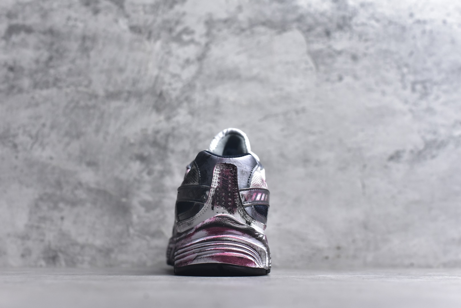 图片[5]-#Nike WMNS NIKE INITIAOR 复古单品 专为实现舒适畅跑而打造，Nike lnitiator跑步鞋采用透气鞋面，巧搭轻量中底，提供轻盈减震防护效果动态支撑减震防滑耐磨透气 低帮 休闲跑步鞋 货号：IB4339-035 尺码：36 36.5 37.5 38 38.5 39 40 40.5 41 42 42.5 43 44 45-选品中心