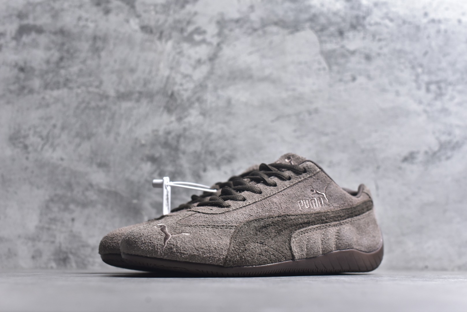 图片[2]-#Puma Speedcet OG 彪马低帮复古运动休闲赛车跑鞋 以趣味十足又前卫复古的设计引领潮流，将赛道精神融入街头时尚，开启前卫竞速之旅。融入经典配色，主打前卫复古风。鞋款的鞋侧以复古的流线造型，缀以经典Logo，巧妙吸睛；麂皮+网眼融合舒适鞋面，赋予了独特的个性美学，演绎赛车的无尽能量。 货号：406828-01 尺码：35.5-45-选品中心