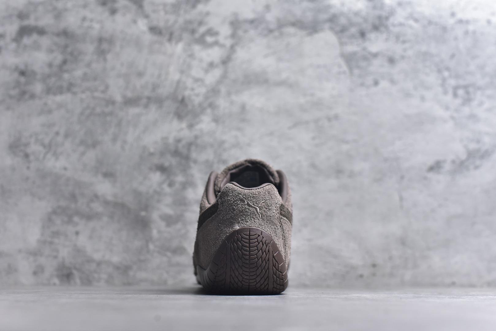 图片[5]-#Puma Speedcet OG 彪马低帮复古运动休闲赛车跑鞋 以趣味十足又前卫复古的设计引领潮流，将赛道精神融入街头时尚，开启前卫竞速之旅。融入经典配色，主打前卫复古风。鞋款的鞋侧以复古的流线造型，缀以经典Logo，巧妙吸睛；麂皮+网眼融合舒适鞋面，赋予了独特的个性美学，演绎赛车的无尽能量。 货号：406828-01 尺码：35.5-45-选品中心