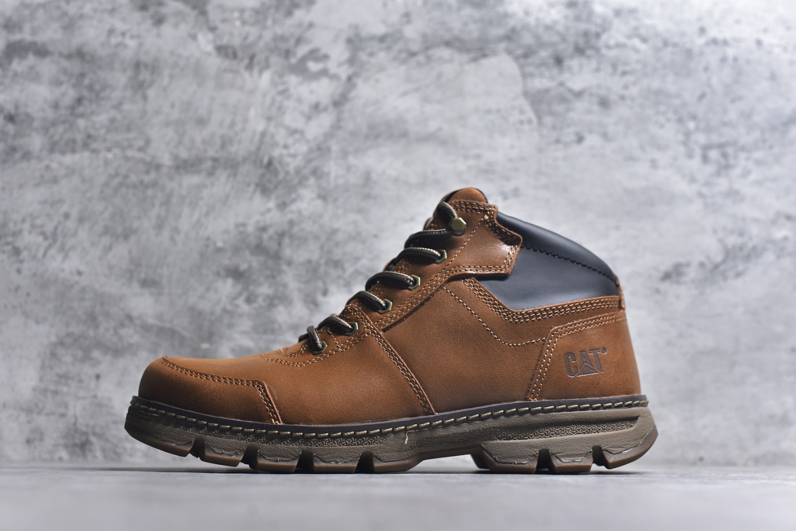 #美国原装FOOTWEAR/CAT卡特#724390高邦保暖休闲复古潮鞋天猫同款军靴卡特工装鞋复古高帮马丁靴雪地靴工装靴 原装渠道秒杀市面所有版本秋冬季 进口头层油蜡牛皮 橡胶大底 出口外贸订单 鞋子细节跟正品一摸一样无差别 固特异工艺 牢固百搭好看 尺码：39 40 41 42 43 44 (皮鞋码)-选品中心