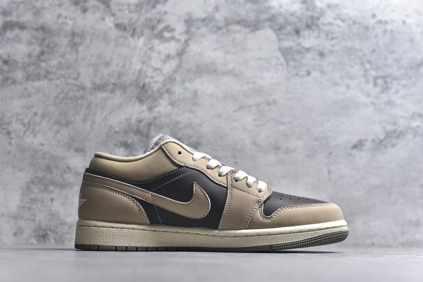 图片[3]-#Nike AIR JORDAN 1 LOW SE 低帮文化休闲板鞋 IB7011 001 市场唯一独家头层皮打造 原鞋原档案开发 原厂皮料 原档冲孔鞋头 正确满胶鞋垫 四线拉帮 原厂织唛标 鞋舌高弹海绵填充 尺码：36-46-选品中心