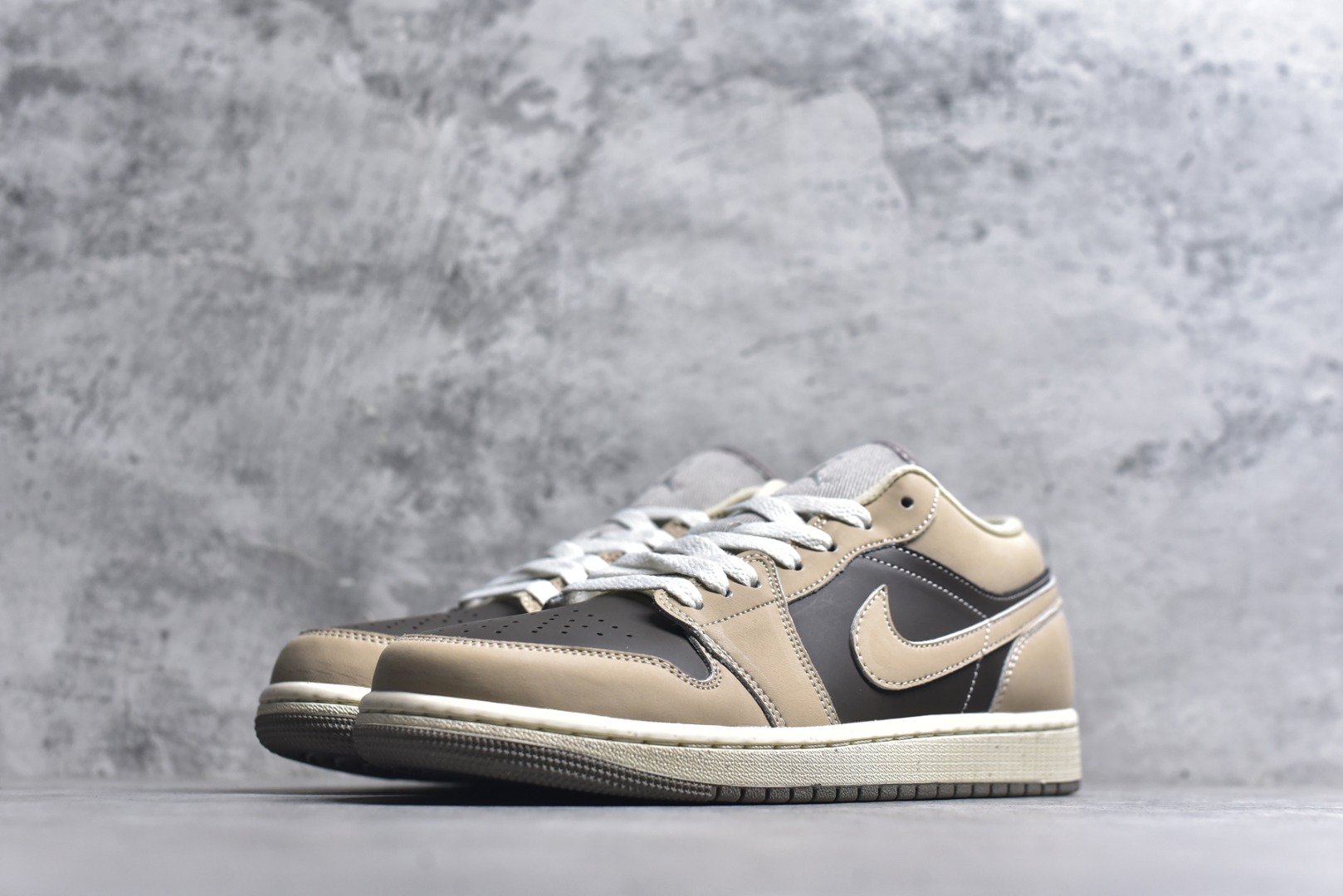 图片[2]-#Nike AIR JORDAN 1 LOW SE 低帮文化休闲板鞋 IB7011 001 市场唯一独家头层皮打造 原鞋原档案开发 原厂皮料 原档冲孔鞋头 正确满胶鞋垫 四线拉帮 原厂织唛标 鞋舌高弹海绵填充 尺码：36-46-选品中心