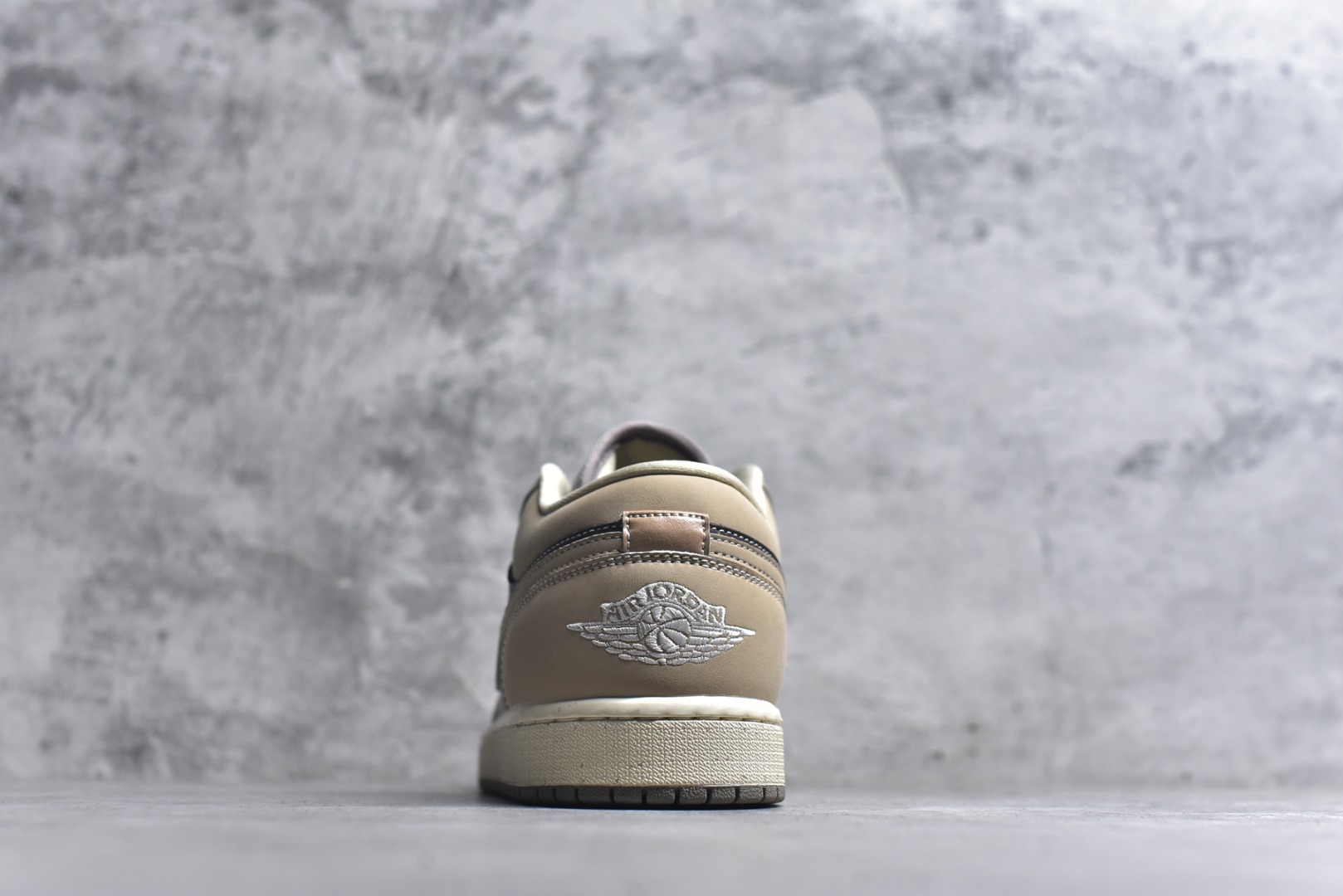 图片[5]-#Nike AIR JORDAN 1 LOW SE 低帮文化休闲板鞋 IB7011 001 市场唯一独家头层皮打造 原鞋原档案开发 原厂皮料 原档冲孔鞋头 正确满胶鞋垫 四线拉帮 原厂织唛标 鞋舌高弹海绵填充 尺码：36-46-选品中心