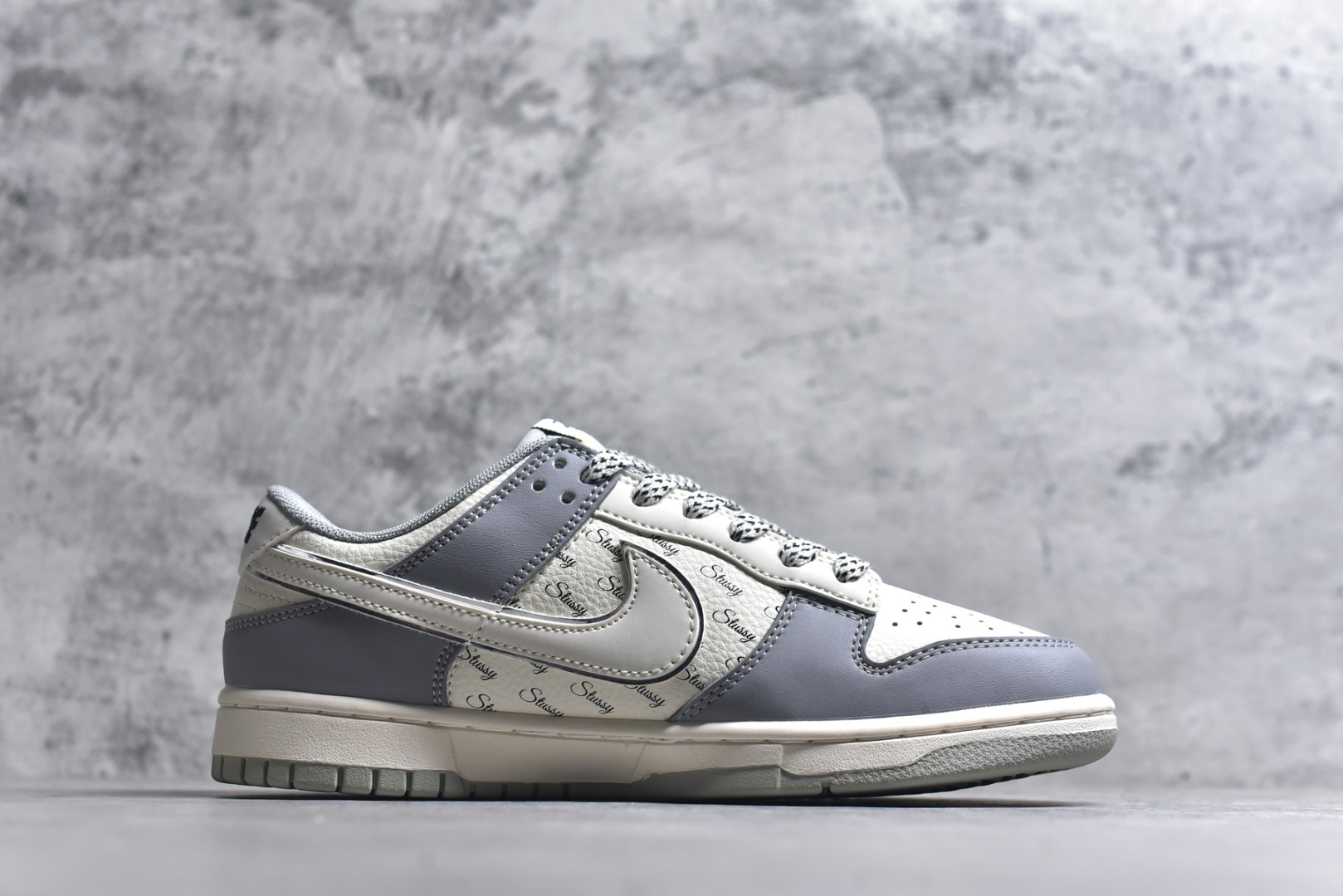 图片[3]-#2026年新款限量发售！Nike SB Dunk Low“ 马年限定—的卢马” 周年高端定制 低帮休闲板鞋 定制鞋盒 大厂纯原品质出货 超高清洁度 皮料切割干净无任何毛边 细节完美 货号：SD6868-109 尺码：36 36.5 37.5 38 38.5 39 40 40.5 41 42 42.5 43 44 44.5 45-选品中心