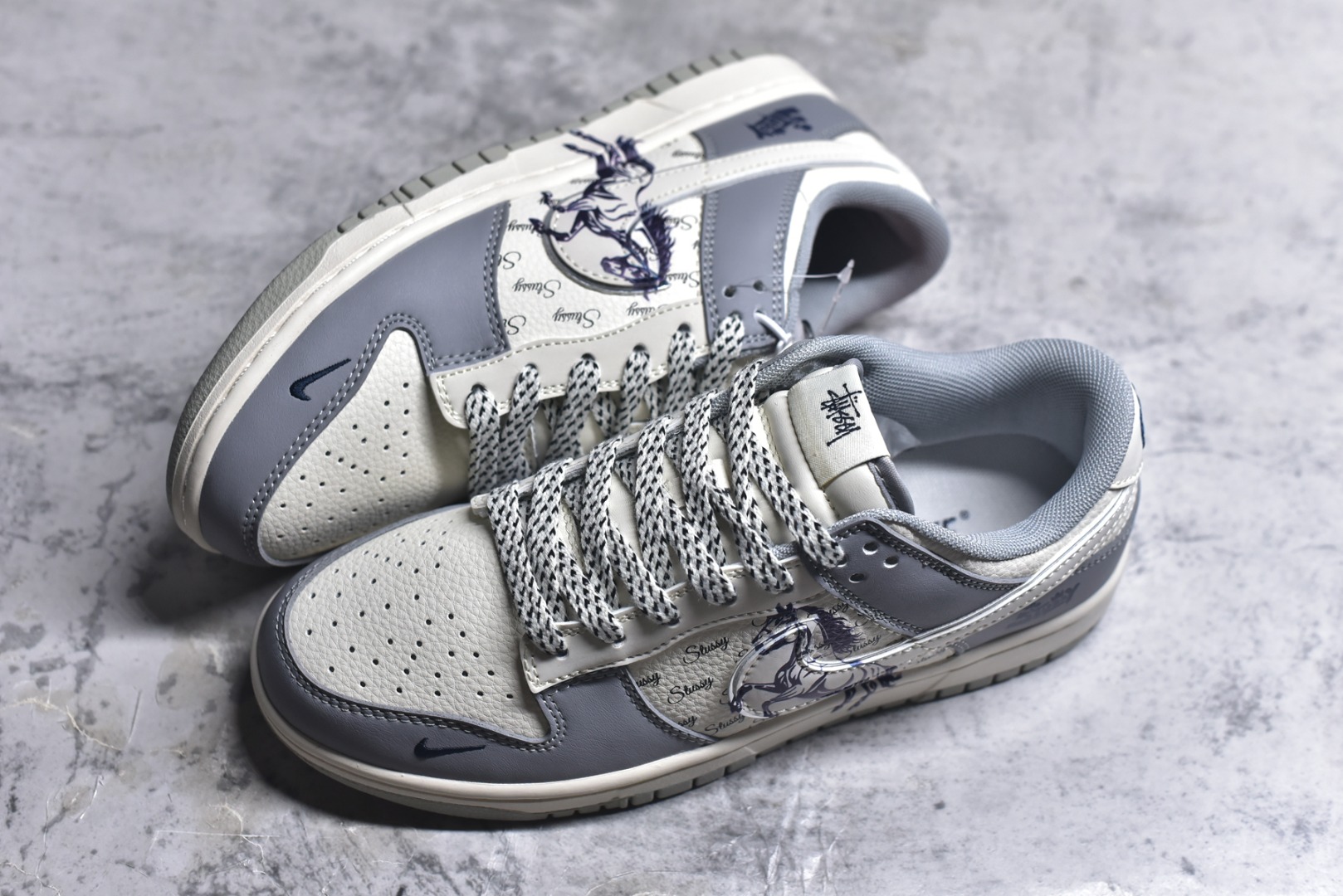 图片[7]-#2026年新款限量发售！Nike SB Dunk Low“ 马年限定—的卢马” 周年高端定制 低帮休闲板鞋 定制鞋盒 大厂纯原品质出货 超高清洁度 皮料切割干净无任何毛边 细节完美 货号：SD6868-109 尺码：36 36.5 37.5 38 38.5 39 40 40.5 41 42 42.5 43 44 44.5 45-选品中心