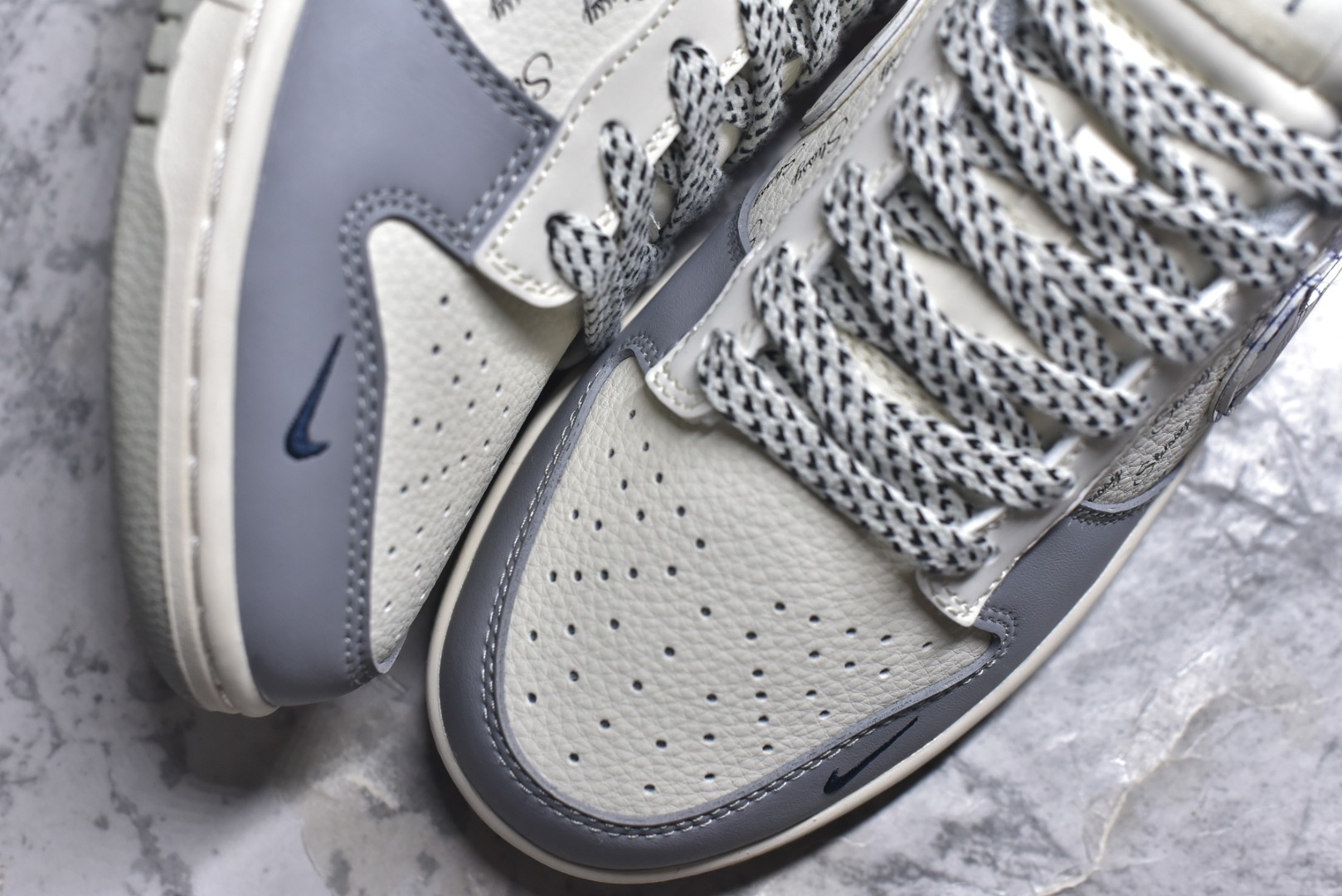 图片[8]-#2026年新款限量发售！Nike SB Dunk Low“ 马年限定—的卢马” 周年高端定制 低帮休闲板鞋 定制鞋盒 大厂纯原品质出货 超高清洁度 皮料切割干净无任何毛边 细节完美 货号：SD6868-109 尺码：36 36.5 37.5 38 38.5 39 40 40.5 41 42 42.5 43 44 44.5 45-选品中心