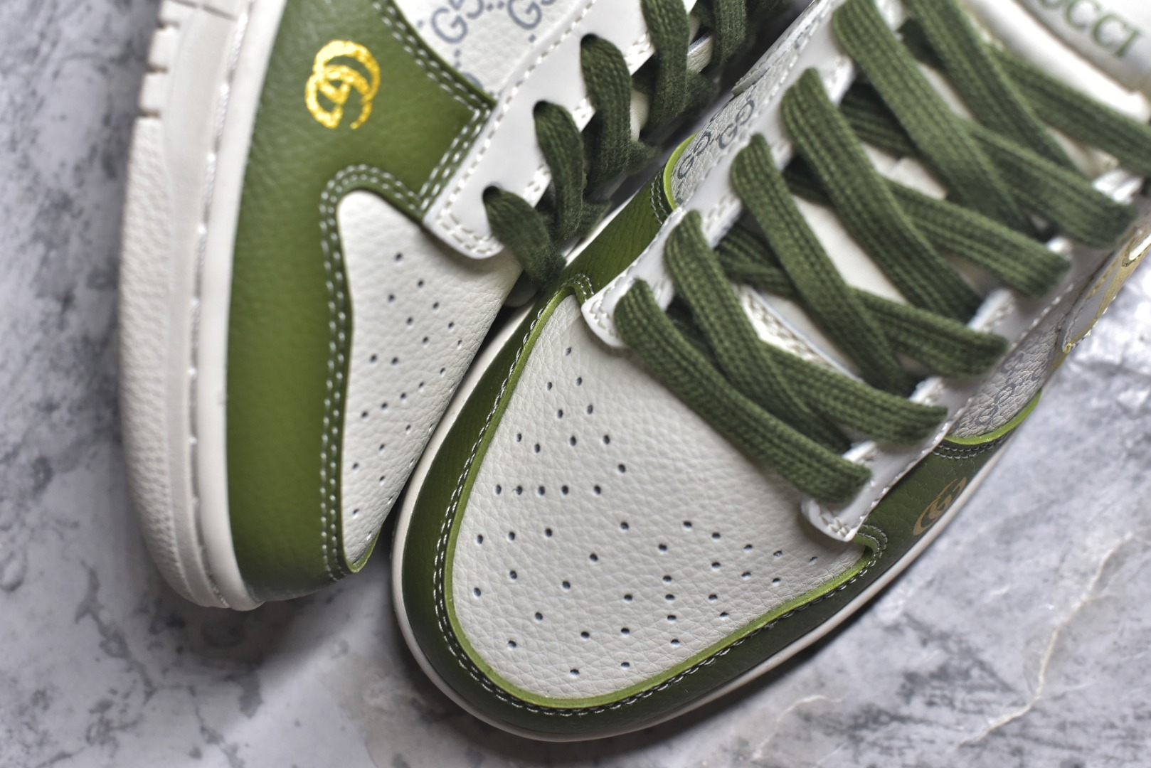 图片[8]-#2026年新款限量发售！Nike SB Dunk Low“ 马年限定—古驰绿” 周年高端定制 低帮休闲板鞋 定制鞋盒 大厂纯原品质出货 超高清洁度 皮料切割干净无任何毛边 细节完美 货号： SD6868-106 尺码：36 36.5 37.5 38 38.5 39 40 40.5 41 42 42.5 43 44 44.5 45-选品中心