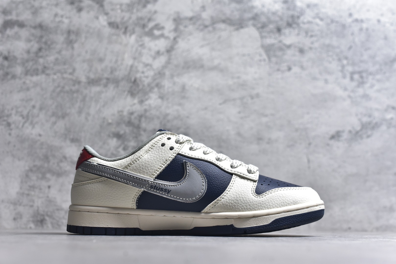 图片[3]-#2026年新款限量发售！Nike SB Dunk Low“ 马年限定—汗血宝马” 周年高端定制 低帮休闲板鞋 定制鞋盒 大厂纯原品质出货 超高清洁度 皮料切割干净无任何毛边 细节完美 货号：SD6868-107 尺码： 36 36.5 37.5 38 38.5 39 40 40.5 41 42 42.5 43 44 44.5 45-选品中心