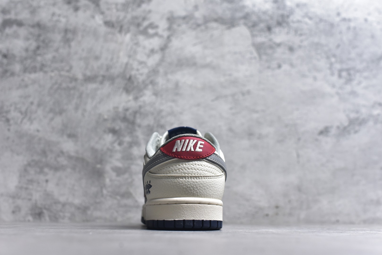 图片[5]-#2026年新款限量发售！Nike SB Dunk Low“ 马年限定—汗血宝马” 周年高端定制 低帮休闲板鞋 定制鞋盒 大厂纯原品质出货 超高清洁度 皮料切割干净无任何毛边 细节完美 货号：SD6868-107 尺码： 36 36.5 37.5 38 38.5 39 40 40.5 41 42 42.5 43 44 44.5 45-选品中心