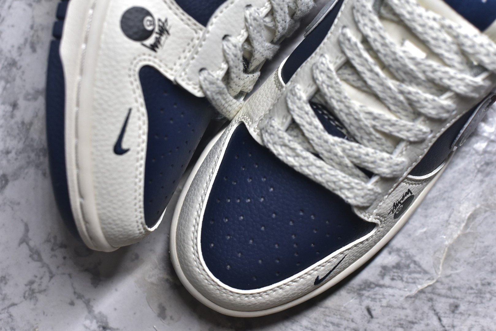 图片[8]-#2026年新款限量发售！Nike SB Dunk Low“ 马年限定—汗血宝马” 周年高端定制 低帮休闲板鞋 定制鞋盒 大厂纯原品质出货 超高清洁度 皮料切割干净无任何毛边 细节完美 货号：SD6868-107 尺码： 36 36.5 37.5 38 38.5 39 40 40.5 41 42 42.5 43 44 44.5 45-选品中心