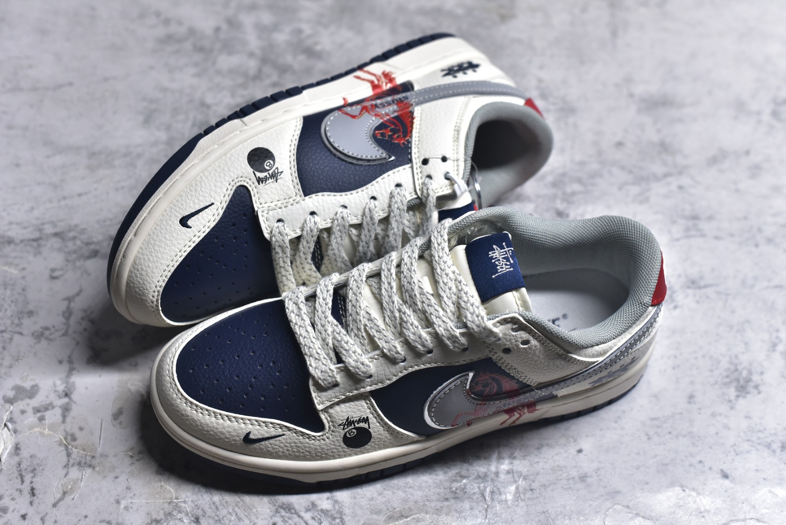 图片[7]-#2026年新款限量发售！Nike SB Dunk Low“ 马年限定—汗血宝马” 周年高端定制 低帮休闲板鞋 定制鞋盒 大厂纯原品质出货 超高清洁度 皮料切割干净无任何毛边 细节完美 货号：SD6868-107 尺码： 36 36.5 37.5 38 38.5 39 40 40.5 41 42 42.5 43 44 44.5 45-选品中心