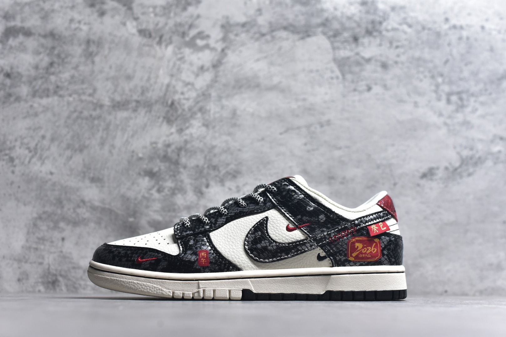 #海外爆款限量发售！Nike SB Dunk Low“ 马年限定—龙马精神” 周年高端定制 低帮休闲板鞋 定制鞋盒 大厂纯原品质出货 超高清洁度 皮料切割干净无任何毛边 细节完美 货号：YX5066-293 尺码：36 36.5 37.5 38 38.5 39 40 40.5 41 42 42.5 43 44 44.5 45-选品中心