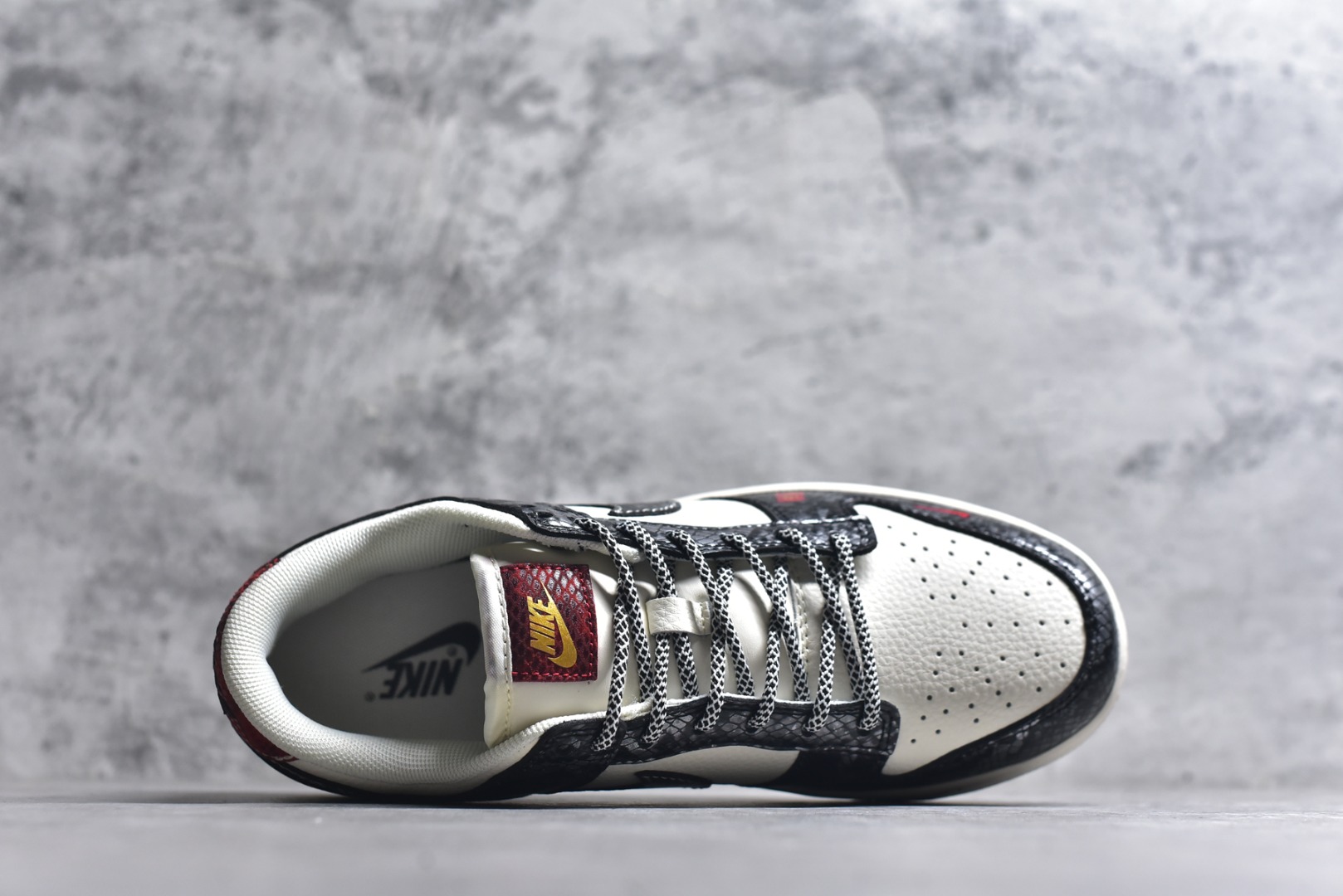 图片[4]-#海外爆款限量发售！Nike SB Dunk Low“ 马年限定—龙马精神” 周年高端定制 低帮休闲板鞋 定制鞋盒 大厂纯原品质出货 超高清洁度 皮料切割干净无任何毛边 细节完美 货号：YX5066-293 尺码：36 36.5 37.5 38 38.5 39 40 40.5 41 42 42.5 43 44 44.5 45-选品中心