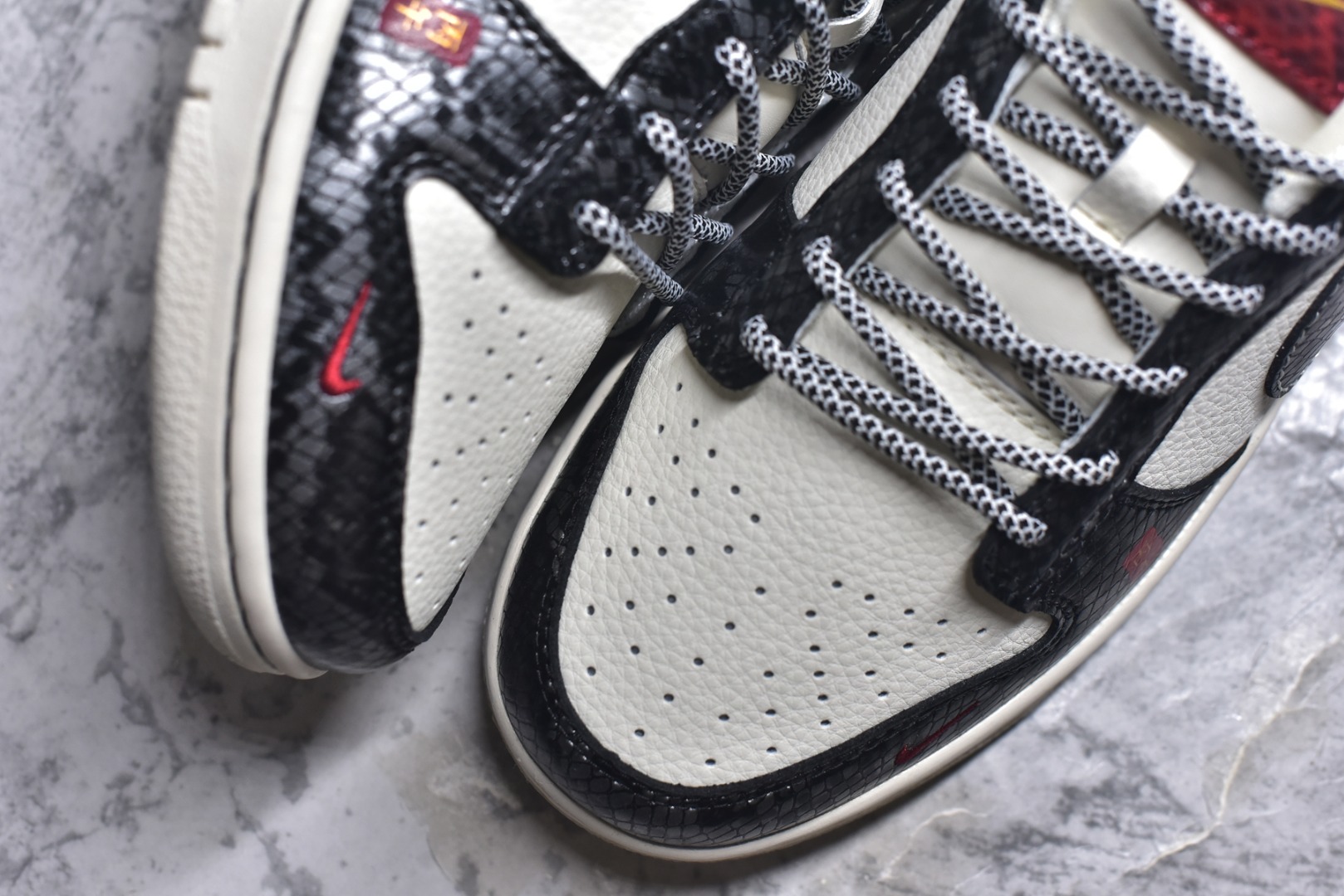 图片[8]-#海外爆款限量发售！Nike SB Dunk Low“ 马年限定—龙马精神” 周年高端定制 低帮休闲板鞋 定制鞋盒 大厂纯原品质出货 超高清洁度 皮料切割干净无任何毛边 细节完美 货号：YX5066-293 尺码：36 36.5 37.5 38 38.5 39 40 40.5 41 42 42.5 43 44 44.5 45-选品中心
