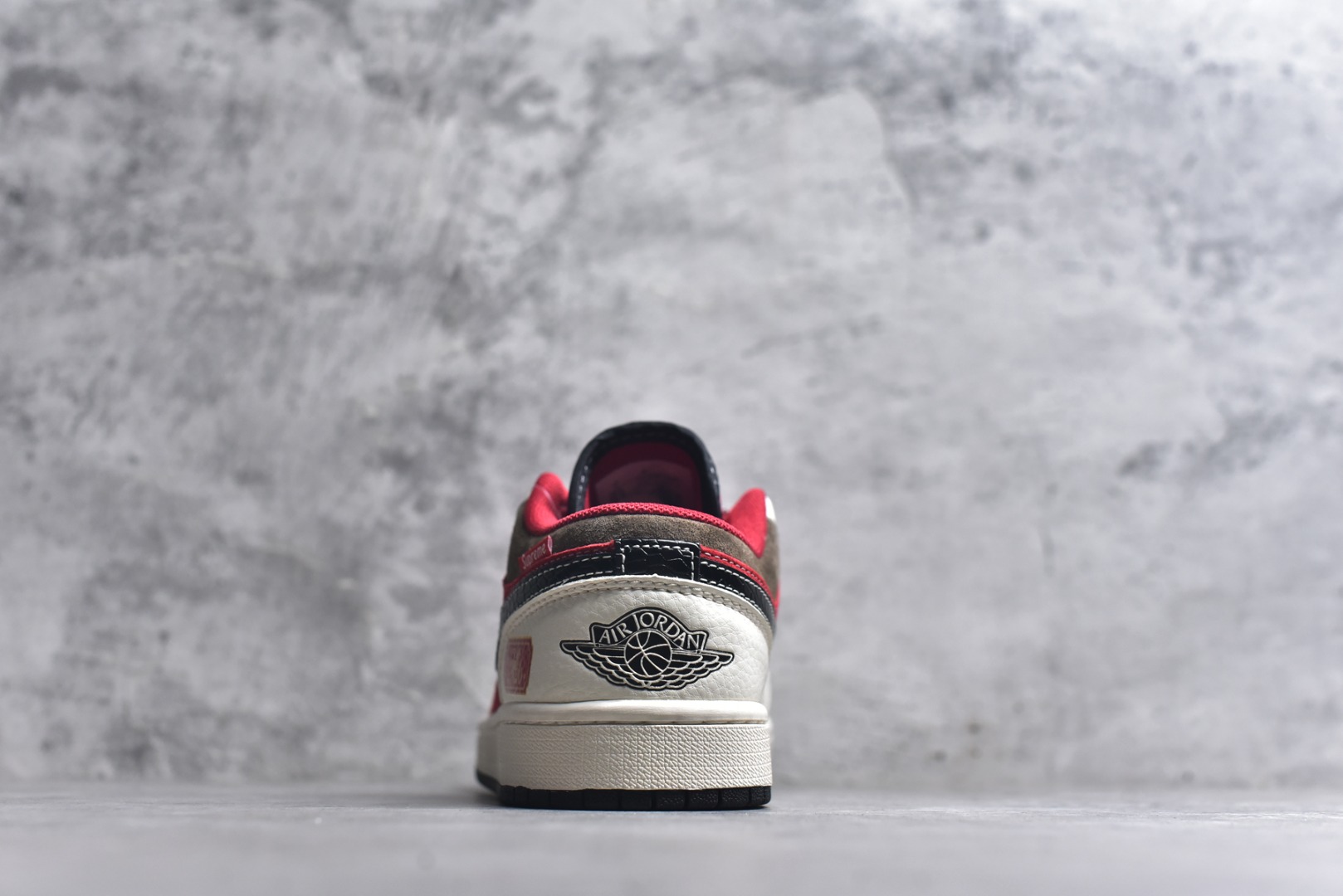 图片[5]-#Air Jordan 1 Low AJ1 乔1 马年限定 骏马奔腾 高端定制 低帮复古篮球鞋 #定制鞋盒 大厂纯原品质出货 超高清洁度 皮料切割干净无任何毛边 细节完美 货号：FC1688-203 尺码：36 36.5 37.5 38 38.5 39 40 40.5 41 42 42.5 43 44 44.5 45-选品中心