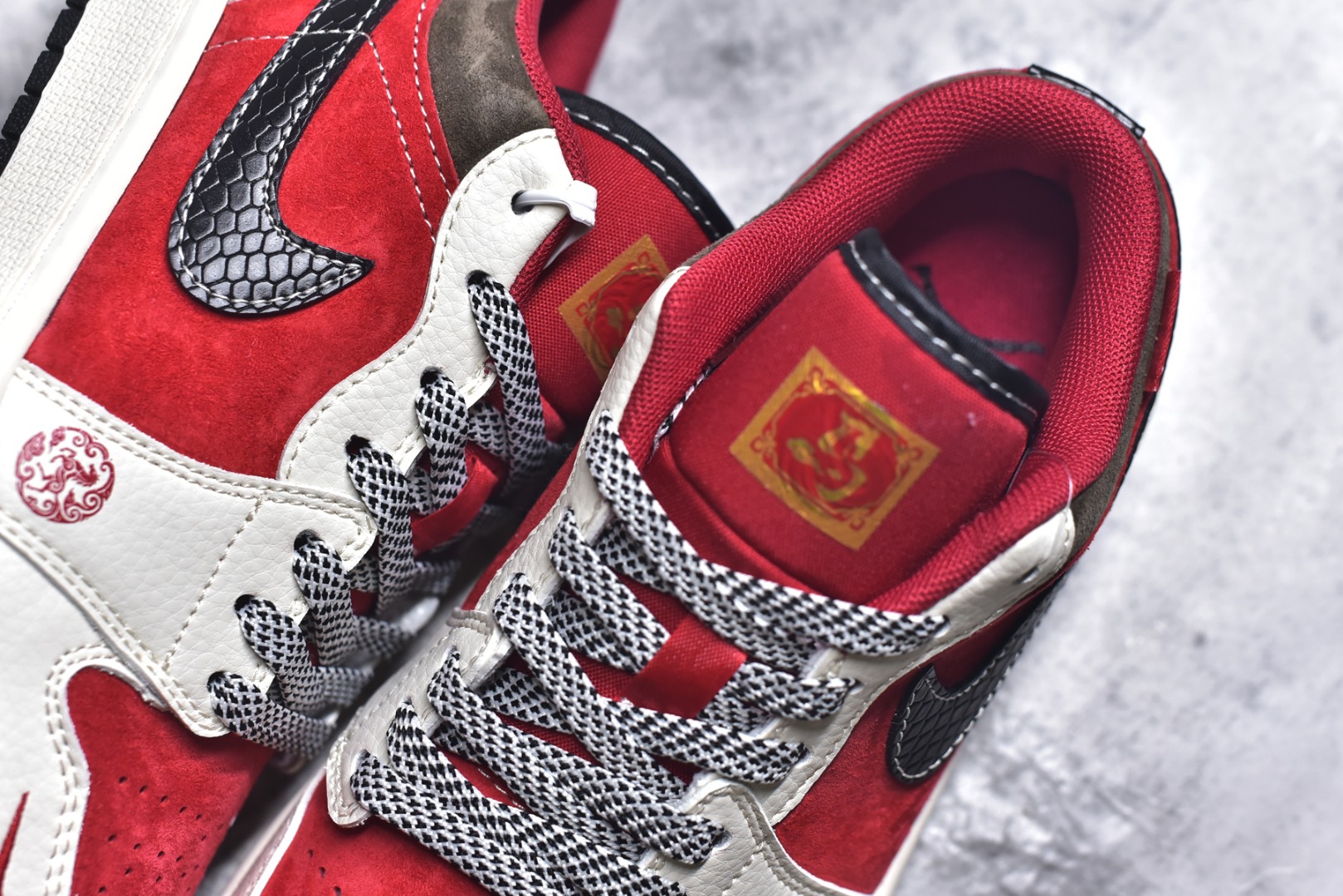 图片[9]-#Air Jordan 1 Low AJ1 乔1 马年限定 骏马奔腾 高端定制 低帮复古篮球鞋 #定制鞋盒 大厂纯原品质出货 超高清洁度 皮料切割干净无任何毛边 细节完美 货号：FC1688-203 尺码：36 36.5 37.5 38 38.5 39 40 40.5 41 42 42.5 43 44 44.5 45-选品中心