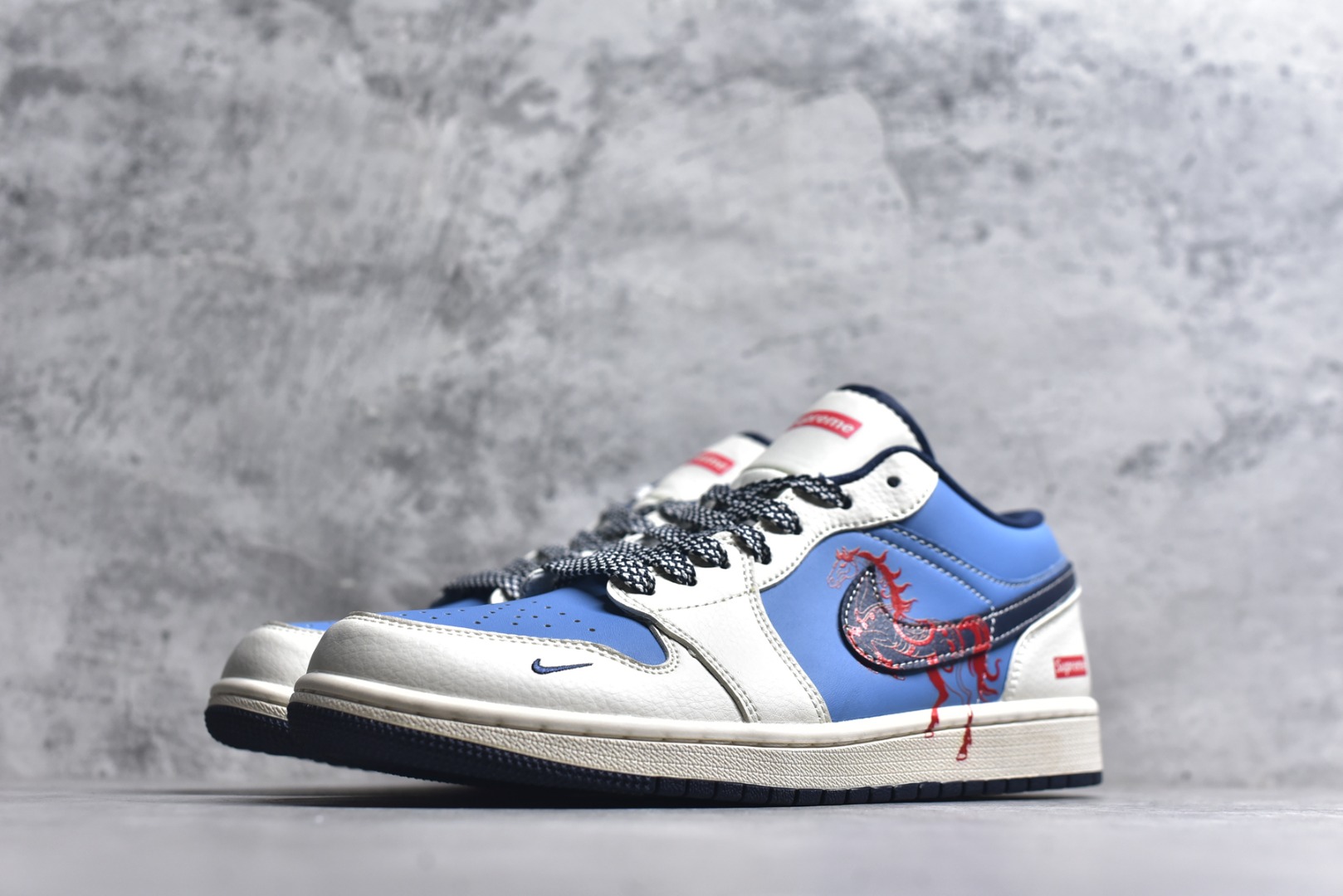 图片[2]-#Nike Air Jordan 1 Low 定制配色 马年联名 定制AJ联名-高端定制 低帮复古文化板鞋 #定制鞋盒 大厂纯原品质出货 超高清洁度 皮料切割干净无任何毛边 细节完美 货号：XX2410-010 尺码：36 36.5 37.5 38 38.5 39 40 40.5 41 42 42.5 43 44 44.5 45-选品中心