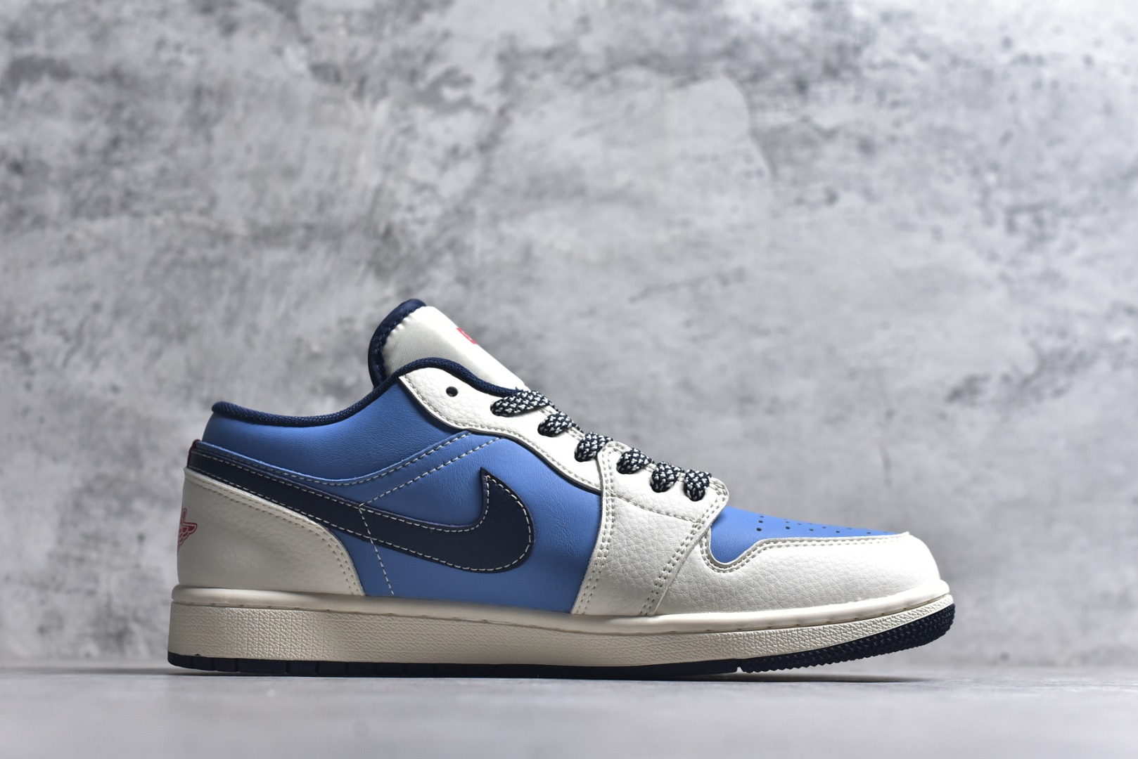 图片[3]-#Nike Air Jordan 1 Low 定制配色 马年联名 定制AJ联名-高端定制 低帮复古文化板鞋 #定制鞋盒 大厂纯原品质出货 超高清洁度 皮料切割干净无任何毛边 细节完美 货号：XX2410-010 尺码：36 36.5 37.5 38 38.5 39 40 40.5 41 42 42.5 43 44 44.5 45-选品中心