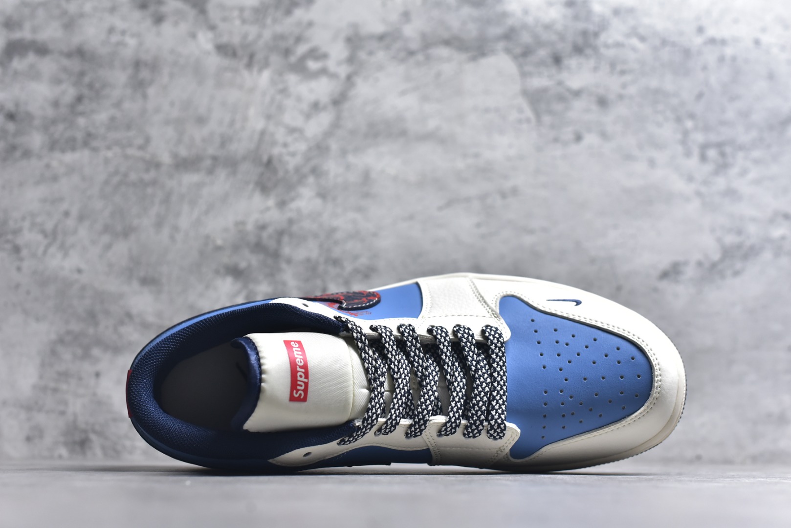 图片[4]-#Nike Air Jordan 1 Low 定制配色 马年联名 定制AJ联名-高端定制 低帮复古文化板鞋 #定制鞋盒 大厂纯原品质出货 超高清洁度 皮料切割干净无任何毛边 细节完美 货号：XX2410-010 尺码：36 36.5 37.5 38 38.5 39 40 40.5 41 42 42.5 43 44 44.5 45-选品中心