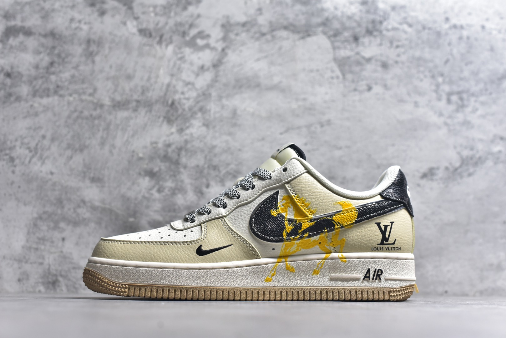 #Nike Air Force 1\'07 Low 联名 骏马奔腾 空军一号低帮休闲板鞋 #原楦头原纸板 原装鞋盒 定制五金配件 内置全掌气垫 原厂鞋底 货号：ZH2598-308 尺码：36 36.5 37.5 38 38.5 39 40 40.5 41 42 42.5 43 44 44.5 45-选品中心