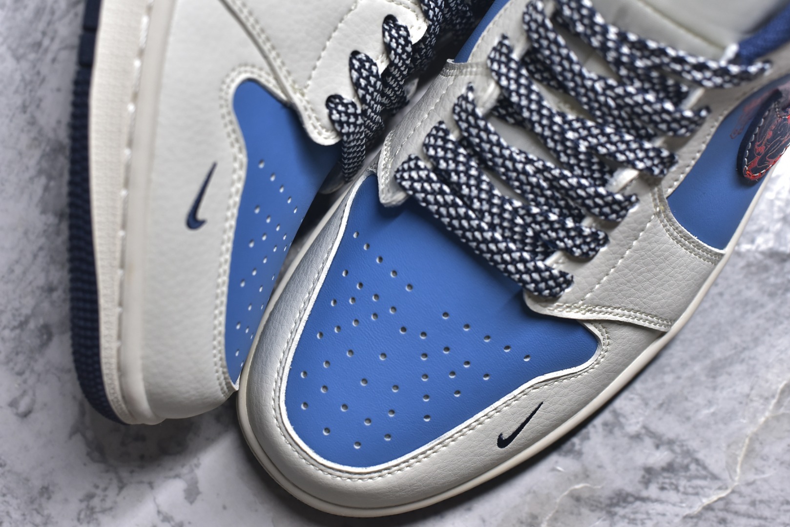 图片[8]-#Nike Air Jordan 1 Low 定制配色 马年联名 定制AJ联名-高端定制 低帮复古文化板鞋 #定制鞋盒 大厂纯原品质出货 超高清洁度 皮料切割干净无任何毛边 细节完美 货号：XX2410-010 尺码：36 36.5 37.5 38 38.5 39 40 40.5 41 42 42.5 43 44 44.5 45-选品中心