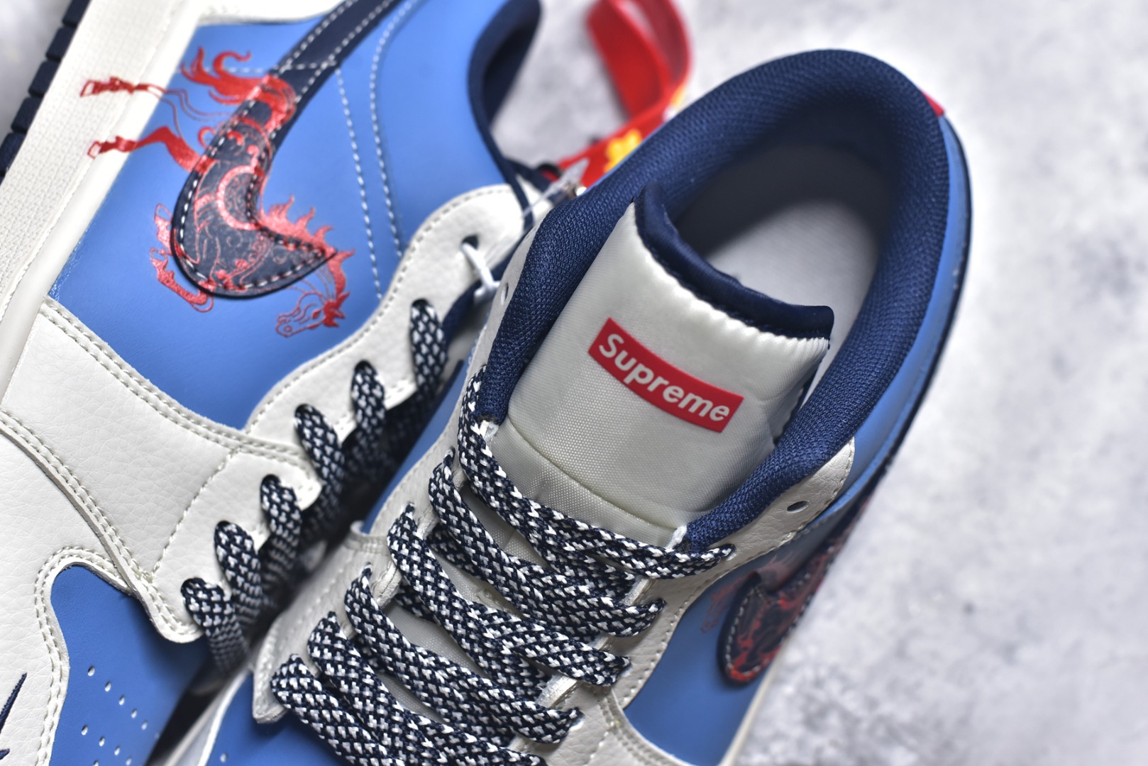 图片[9]-#Nike Air Jordan 1 Low 定制配色 马年联名 定制AJ联名-高端定制 低帮复古文化板鞋 #定制鞋盒 大厂纯原品质出货 超高清洁度 皮料切割干净无任何毛边 细节完美 货号：XX2410-010 尺码：36 36.5 37.5 38 38.5 39 40 40.5 41 42 42.5 43 44 44.5 45-选品中心