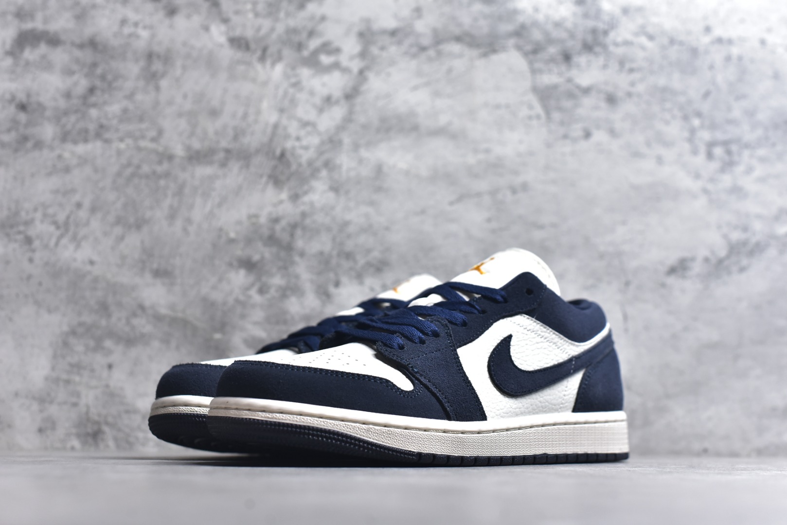 图片[2]-#Nike Air Jordan 1 LowDD11 全新配色 AJ1乔1低帮休闲板鞋 同步官方配色 市场唯一独家头层皮打造 原鞋原档案开发 原厂皮料 原档冲孔鞋头 正确满胶鞋垫 四线拉帮 原厂织唛标 鞋舌高弹海绵填充 货号：IO7448 400 尺码：36 36.5 37.5 38 38.5 39 40 40.5 41 42 42.5 43 44 45 46-选品中心