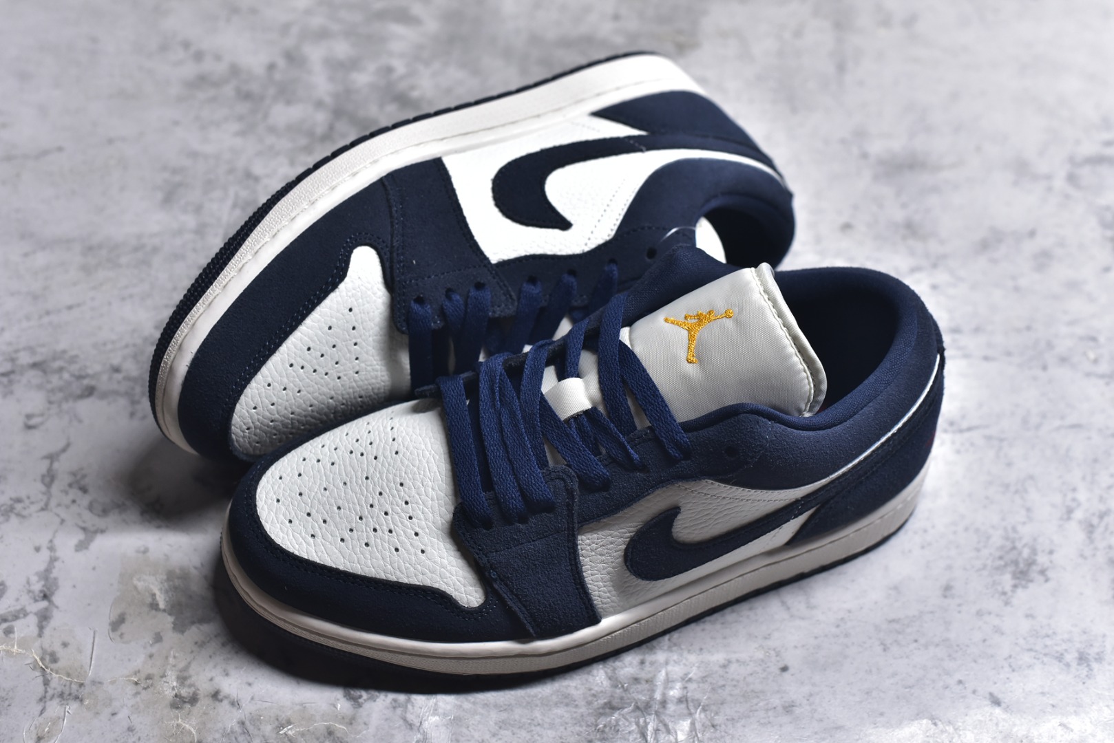 图片[7]-#Nike Air Jordan 1 LowDD11 全新配色 AJ1乔1低帮休闲板鞋 同步官方配色 市场唯一独家头层皮打造 原鞋原档案开发 原厂皮料 原档冲孔鞋头 正确满胶鞋垫 四线拉帮 原厂织唛标 鞋舌高弹海绵填充 货号：IO7448 400 尺码：36 36.5 37.5 38 38.5 39 40 40.5 41 42 42.5 43 44 45 46-选品中心