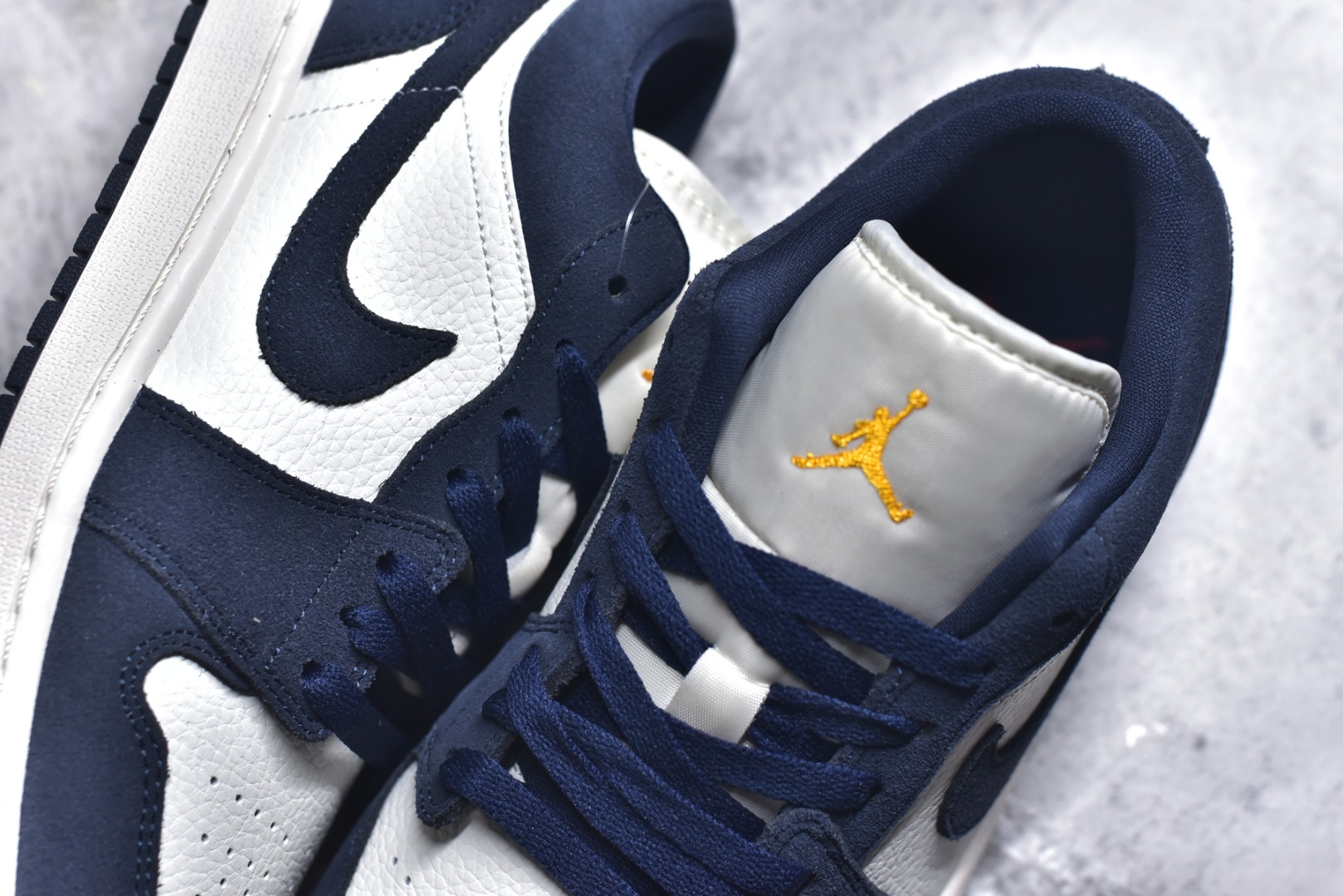 图片[9]-#Nike Air Jordan 1 LowDD11 全新配色 AJ1乔1低帮休闲板鞋 同步官方配色 市场唯一独家头层皮打造 原鞋原档案开发 原厂皮料 原档冲孔鞋头 正确满胶鞋垫 四线拉帮 原厂织唛标 鞋舌高弹海绵填充 货号：IO7448 400 尺码：36 36.5 37.5 38 38.5 39 40 40.5 41 42 42.5 43 44 45 46-选品中心