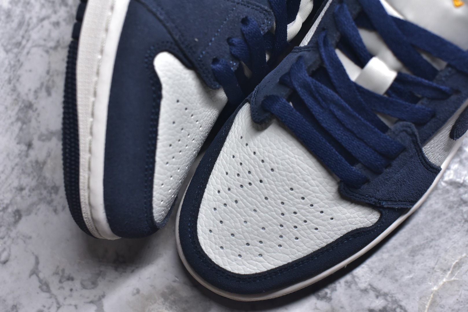 图片[8]-#Nike Air Jordan 1 LowDD11 全新配色 AJ1乔1低帮休闲板鞋 同步官方配色 市场唯一独家头层皮打造 原鞋原档案开发 原厂皮料 原档冲孔鞋头 正确满胶鞋垫 四线拉帮 原厂织唛标 鞋舌高弹海绵填充 货号：IO7448 400 尺码：36 36.5 37.5 38 38.5 39 40 40.5 41 42 42.5 43 44 45 46-选品中心