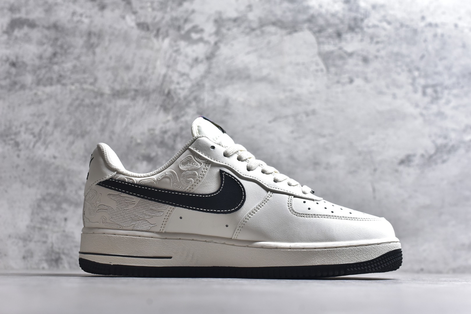 图片[3]-#2026年爆款限量发售！公司级NIke Air Force 1 \’07 Low “马年限定——经典黑飞马”空军一号 低帮 运动鞋 休闲鞋 折边针车 工艺难度大 原楦头原纸板 原装鞋盒 定制五金配件 内置全掌气垫 原厂鞋底 货号：DD1982-347 尺码：36 36.5 37.5 38 38.5 39 40 40.5 41 42 42.5 43 44 44.5 45-选品中心