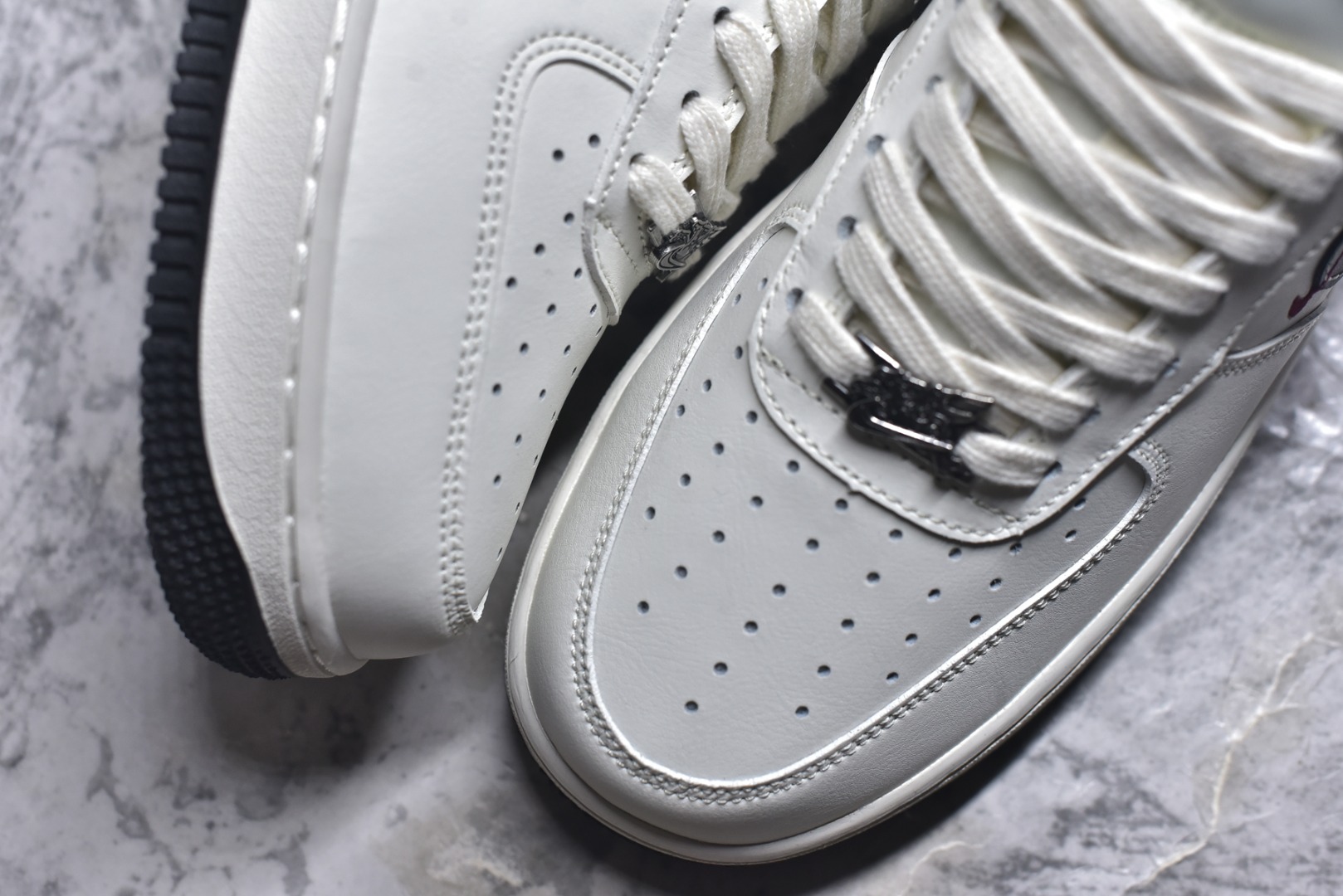 图片[8]-#2026年爆款限量发售！公司级NIke Air Force 1 \’07 Low “马年限定——经典黑飞马”空军一号 低帮 运动鞋 休闲鞋 折边针车 工艺难度大 原楦头原纸板 原装鞋盒 定制五金配件 内置全掌气垫 原厂鞋底 货号：DD1982-347 尺码：36 36.5 37.5 38 38.5 39 40 40.5 41 42 42.5 43 44 44.5 45-选品中心