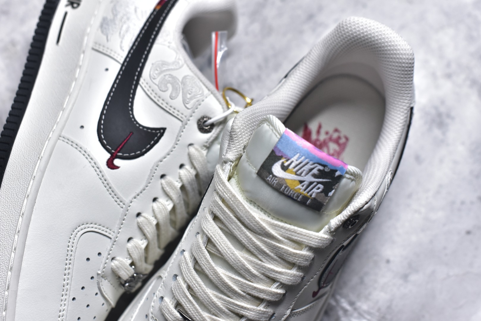 图片[9]-#2026年爆款限量发售！公司级NIke Air Force 1 \’07 Low “马年限定——经典黑飞马”空军一号 低帮 运动鞋 休闲鞋 折边针车 工艺难度大 原楦头原纸板 原装鞋盒 定制五金配件 内置全掌气垫 原厂鞋底 货号：DD1982-347 尺码：36 36.5 37.5 38 38.5 39 40 40.5 41 42 42.5 43 44 44.5 45-选品中心