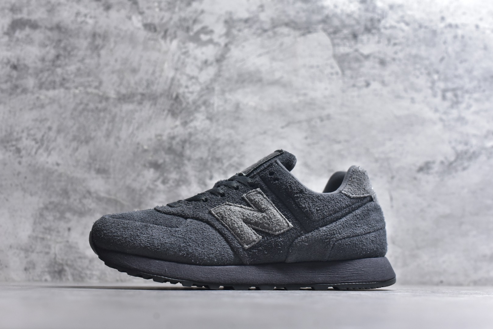 #STONE ISLAND x New Balance NB 574 LEGACY Ghost 复古运动跑步鞋 采用猪巴革组合网织物鞋面材质 全新4层组合独立私模大底 货号：U574BST1 尺码：36 36.5 37.5 38 38.5 39 40 40.5 41.5 42 42.5 43 44 45-选品中心