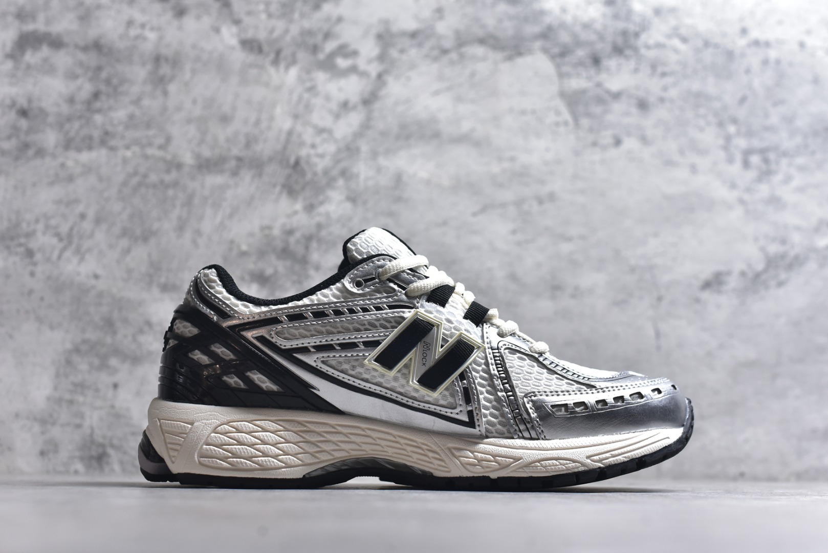 图片[3]-#New Balance M1906系列复古单品宝藏老爹鞋 复古元素叠加 质感超级棒 楦版型材料细节做工精细 作为NB最经典的档案鞋型之一 与2002一样，1906有着NB最成熟的技术加持和复古款式，而本次推出的版本参照2002r的定位，相信会在性价两端做出权衡。单从造型上来看，依旧是vibe风格，味道很正，细节也很酷，这双1906r无疑必能打入复古跑鞋爱好者的年度鞋款名录 货号：M1906RER 尺码： 36 37 37.5 38 38.5 39.5 40 40.5 41.5 42 42.5 43 44 45-选品中心