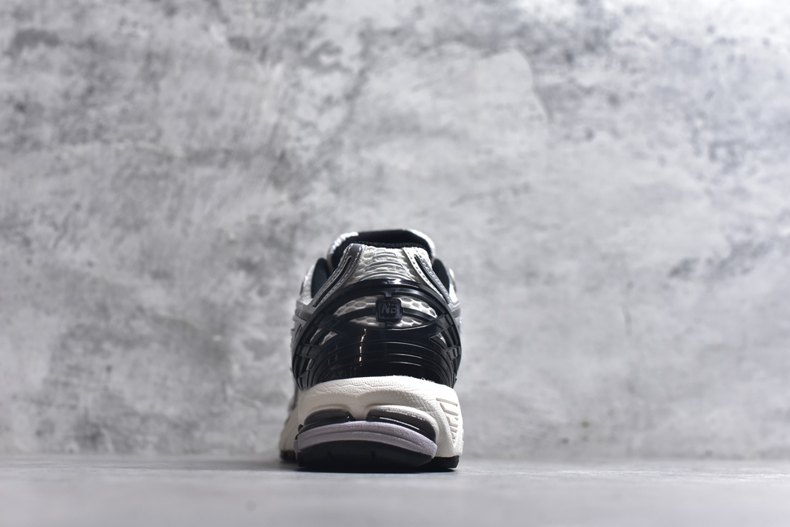 图片[5]-#New Balance M1906系列复古单品宝藏老爹鞋 复古元素叠加 质感超级棒 楦版型材料细节做工精细 作为NB最经典的档案鞋型之一 与2002一样，1906有着NB最成熟的技术加持和复古款式，而本次推出的版本参照2002r的定位，相信会在性价两端做出权衡。单从造型上来看，依旧是vibe风格，味道很正，细节也很酷，这双1906r无疑必能打入复古跑鞋爱好者的年度鞋款名录 货号：M1906RER 尺码： 36 37 37.5 38 38.5 39.5 40 40.5 41.5 42 42.5 43 44 45-选品中心