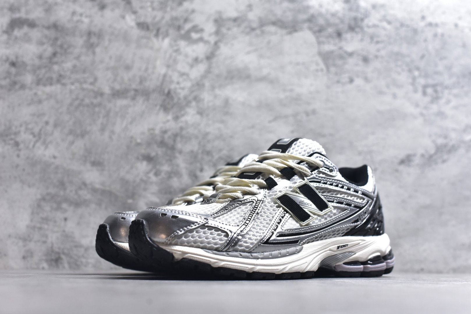 图片[2]-#New Balance M1906系列复古单品宝藏老爹鞋 复古元素叠加 质感超级棒 楦版型材料细节做工精细 作为NB最经典的档案鞋型之一 与2002一样，1906有着NB最成熟的技术加持和复古款式，而本次推出的版本参照2002r的定位，相信会在性价两端做出权衡。单从造型上来看，依旧是vibe风格，味道很正，细节也很酷，这双1906r无疑必能打入复古跑鞋爱好者的年度鞋款名录 货号：M1906RER 尺码： 36 37 37.5 38 38.5 39.5 40 40.5 41.5 42 42.5 43 44 45-选品中心