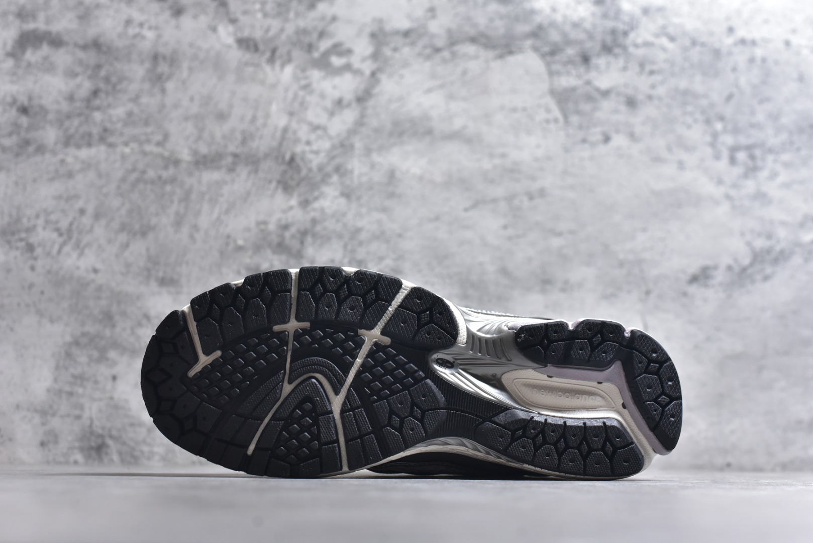 图片[6]-#New Balance M1906系列复古单品宝藏老爹鞋 复古元素叠加 质感超级棒 楦版型材料细节做工精细 作为NB最经典的档案鞋型之一 与2002一样，1906有着NB最成熟的技术加持和复古款式，而本次推出的版本参照2002r的定位，相信会在性价两端做出权衡。单从造型上来看，依旧是vibe风格，味道很正，细节也很酷，这双1906r无疑必能打入复古跑鞋爱好者的年度鞋款名录 货号：M1906RER 尺码： 36 37 37.5 38 38.5 39.5 40 40.5 41.5 42 42.5 43 44 45-选品中心